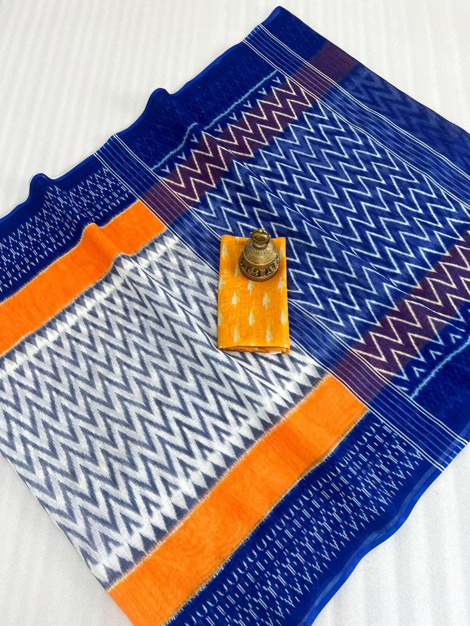 Hooriya fashions - Plain Linen saree
