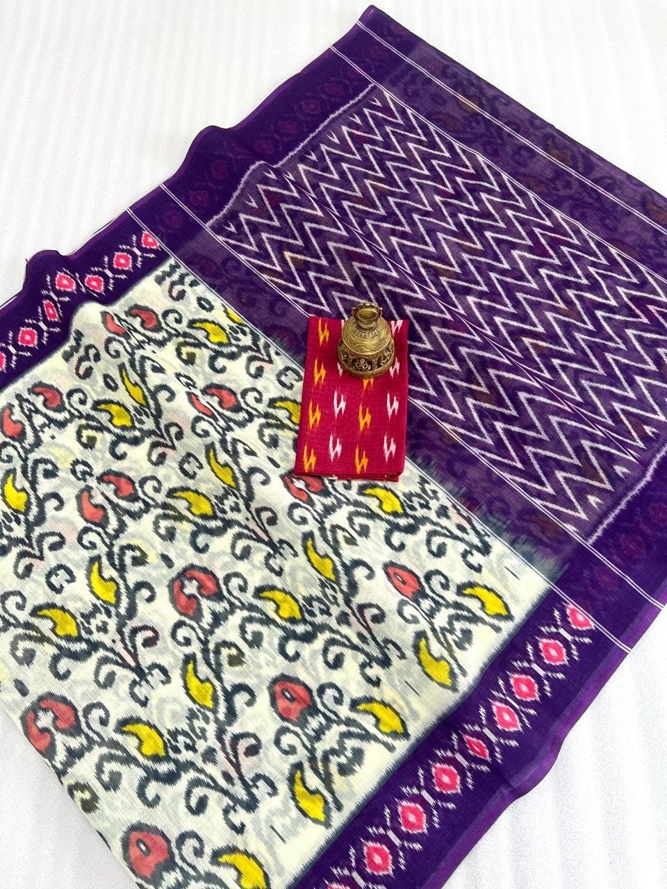 Hooriya fashions - Plain Linen saree