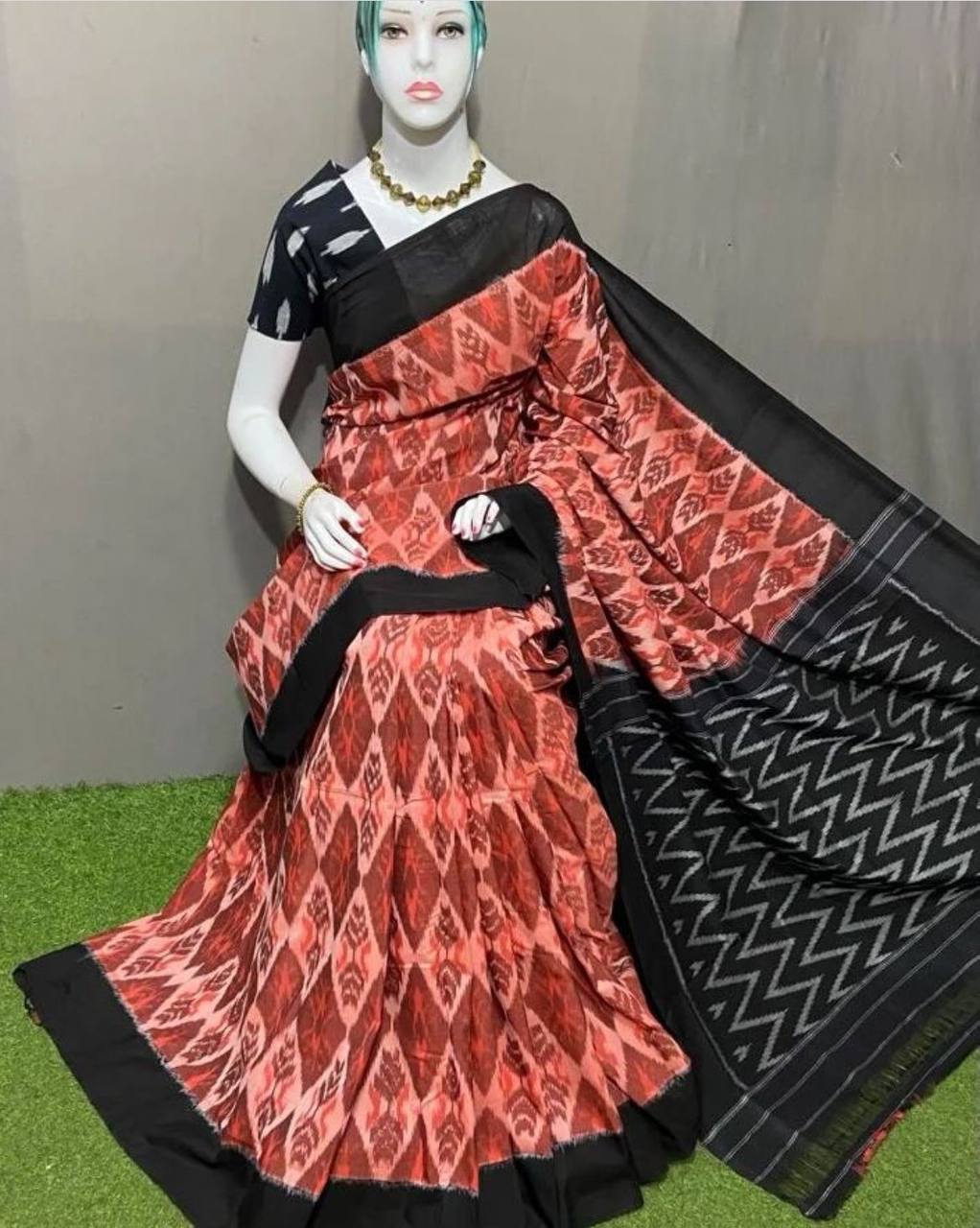 Hooriya fashions - Plain Linen saree