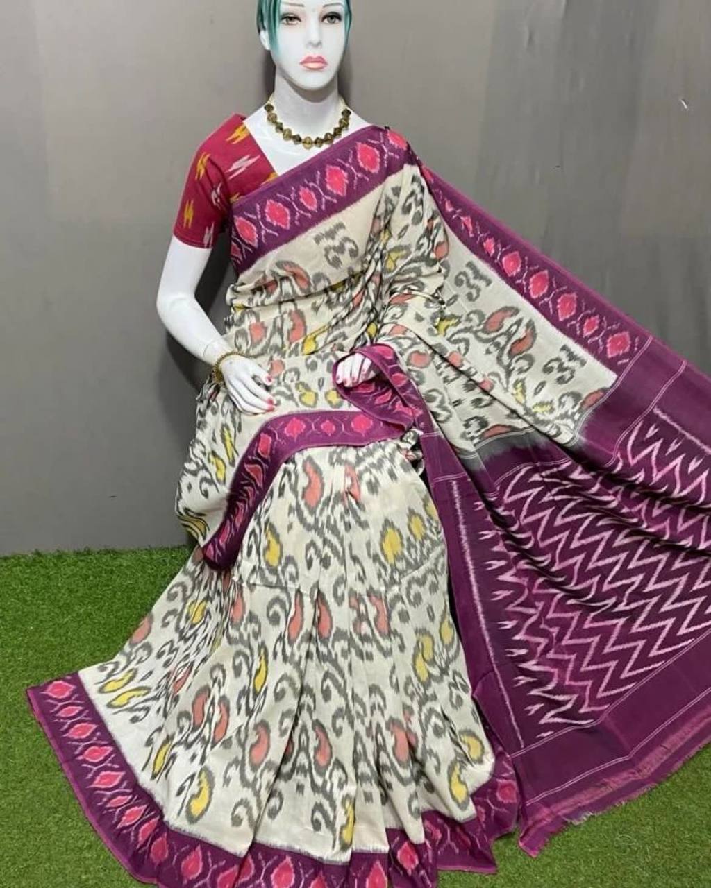 Hooriya fashions - Plain Linen saree