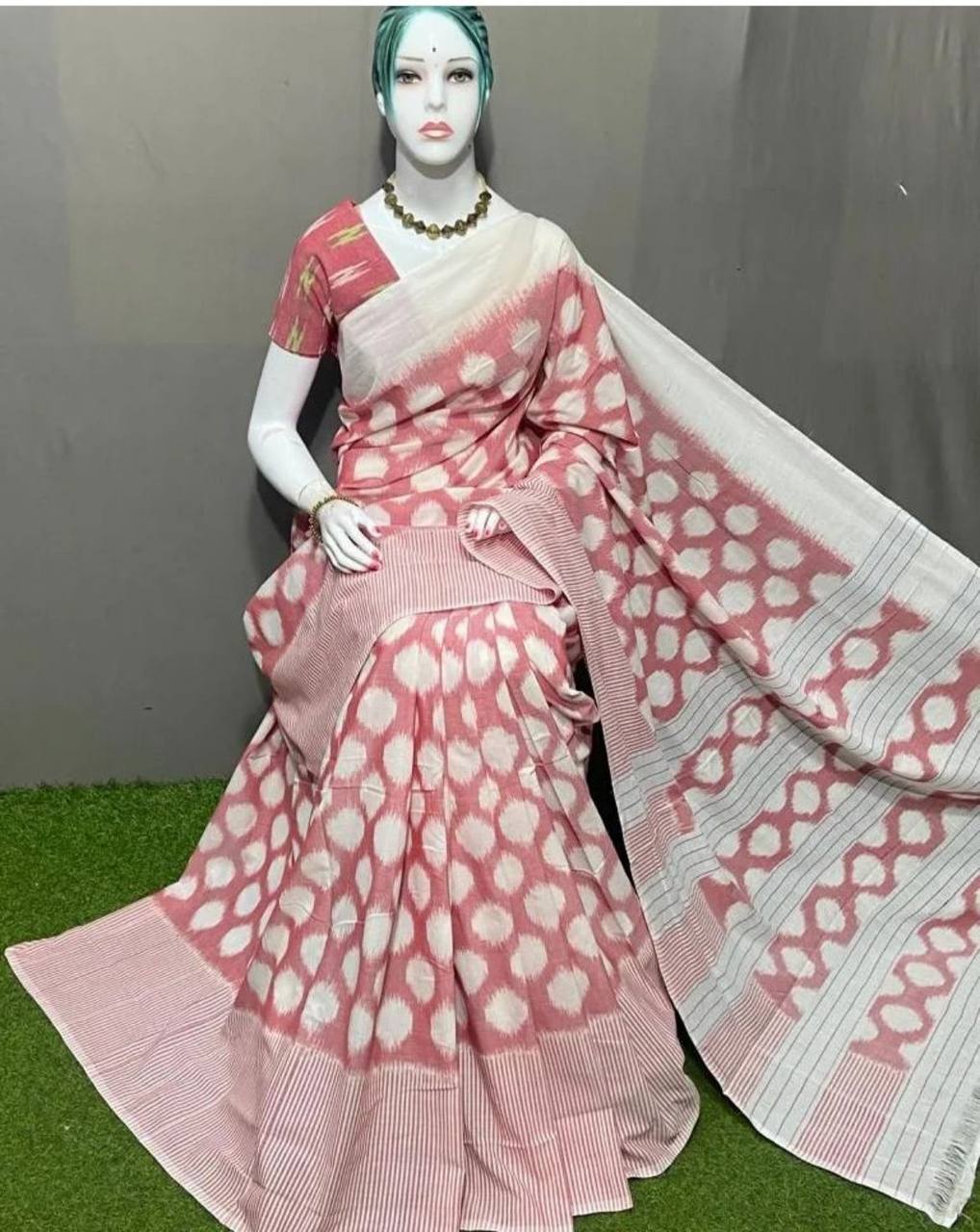 Hooriya fashions - Plain Linen saree