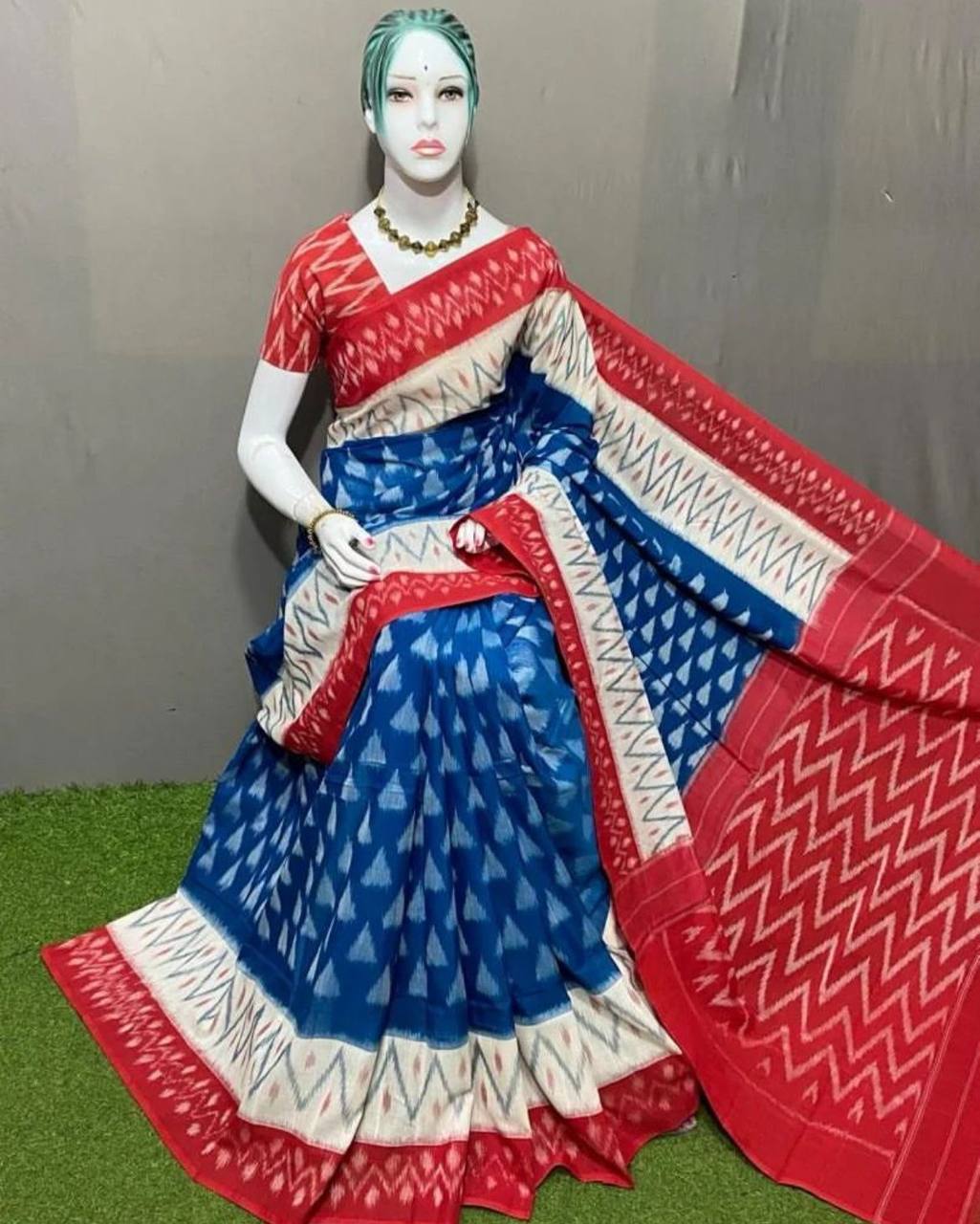 Hooriya fashions - Plain Linen saree