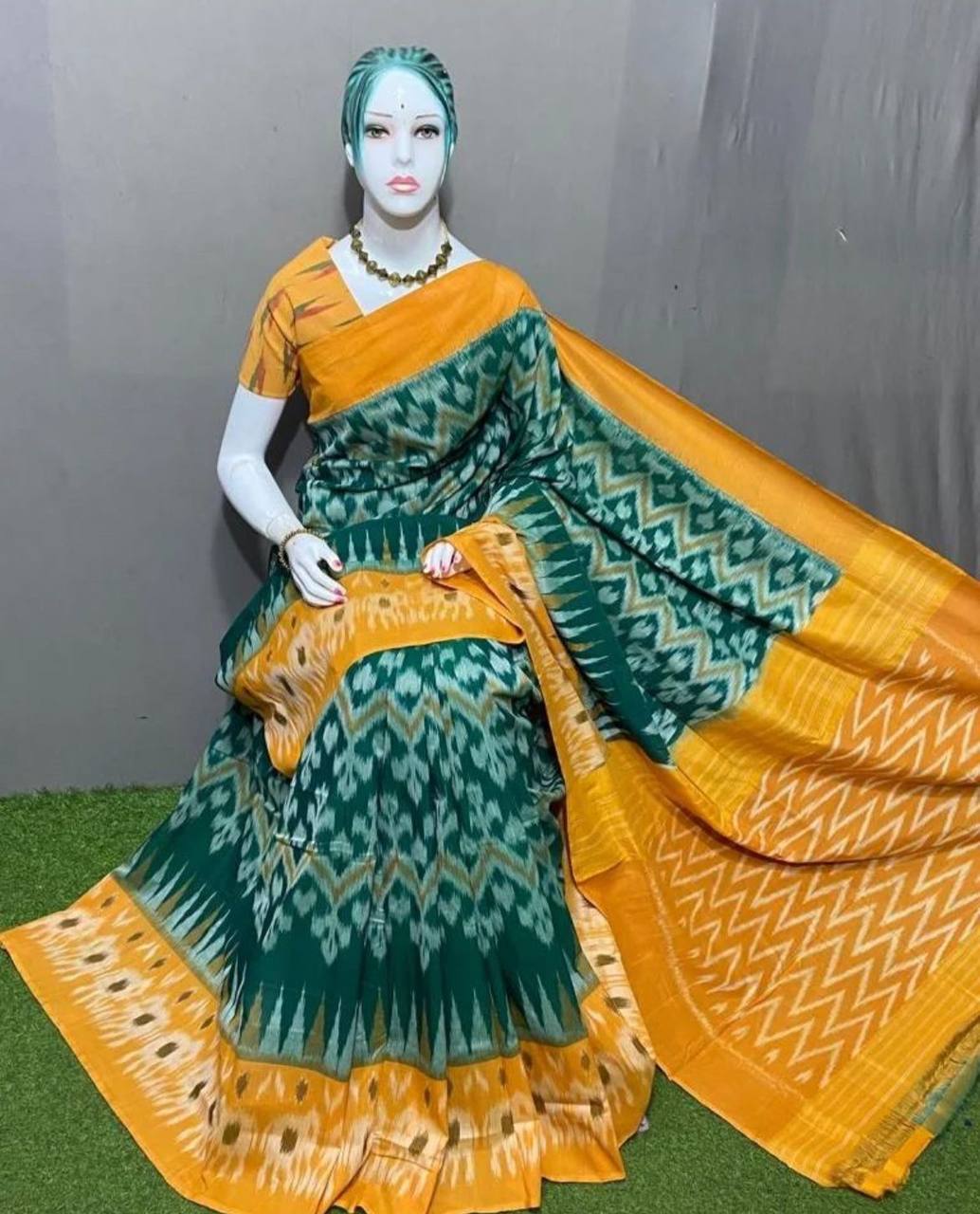 Hooriya fashions - Plain Linen saree