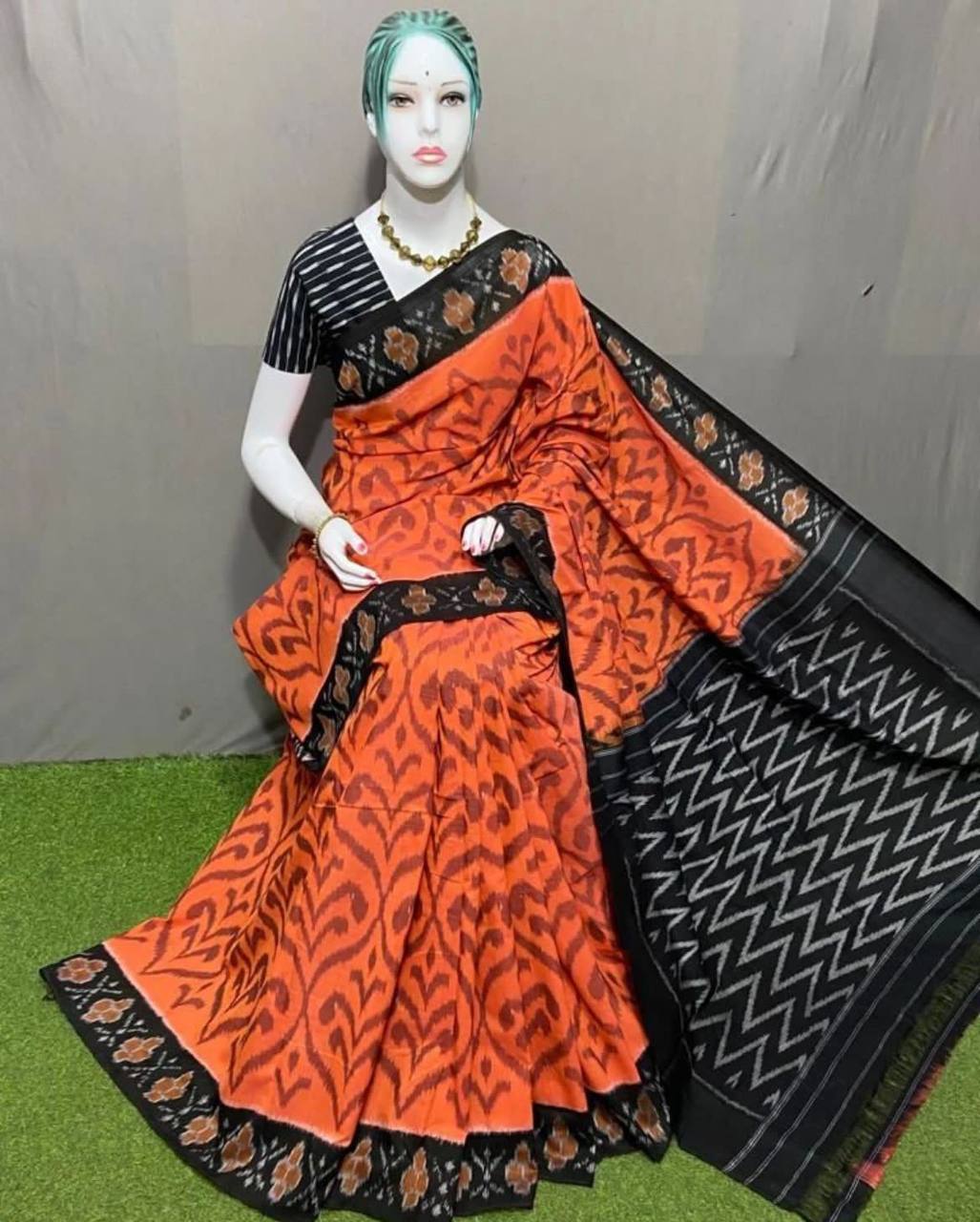 Hooriya fashions - Plain Linen saree