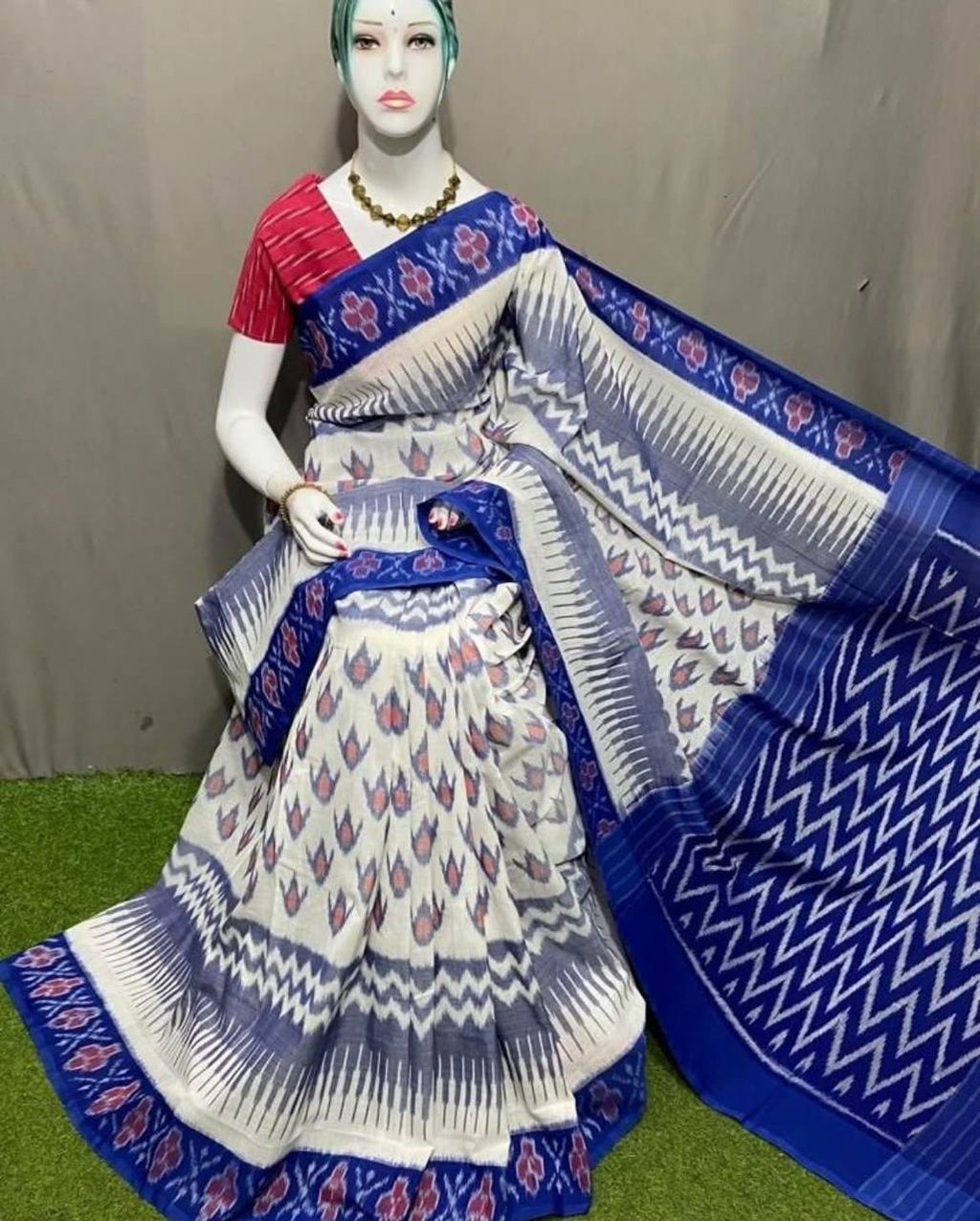 Hooriya fashions - Plain Linen saree