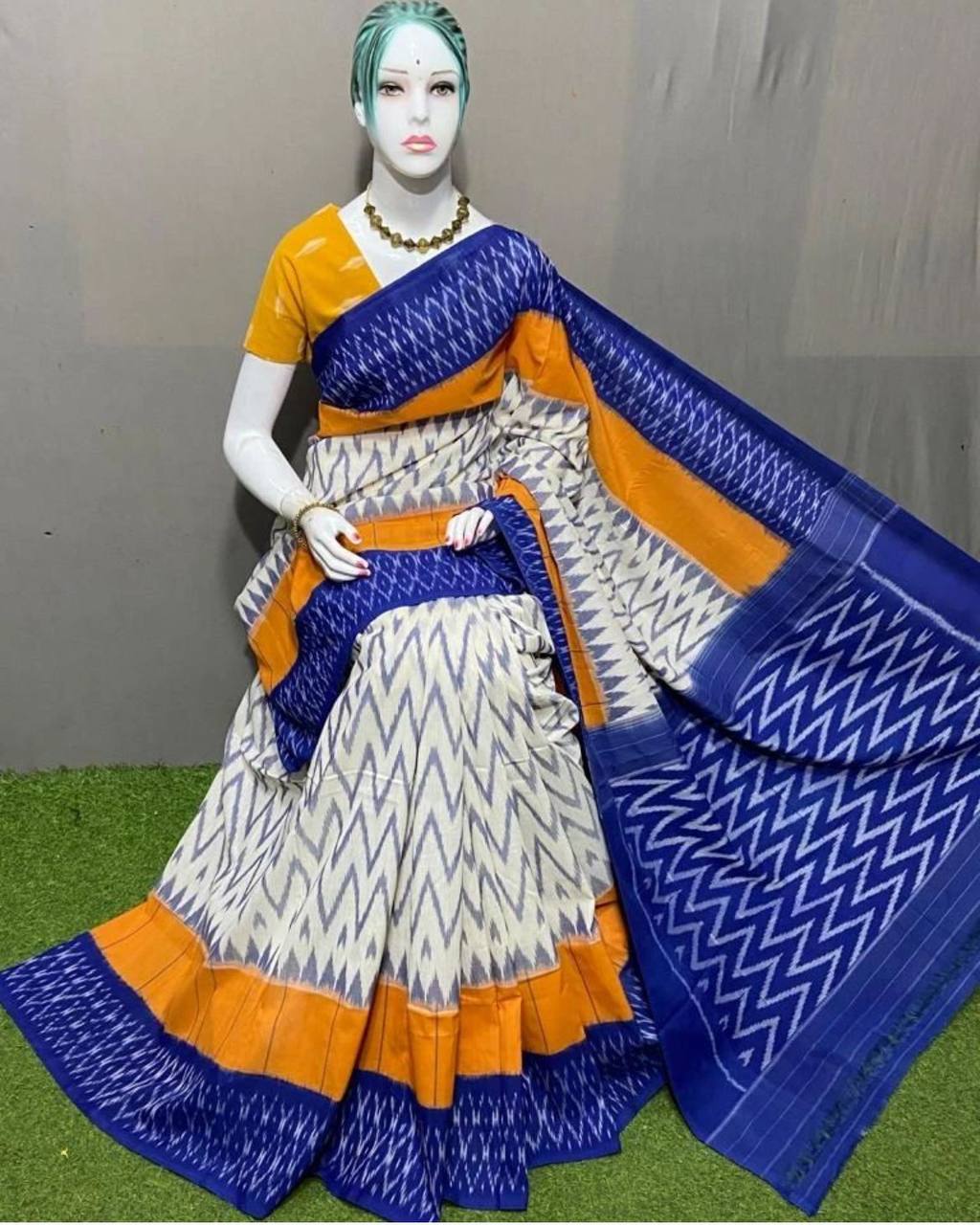 Hooriya fashions - Plain Linen saree