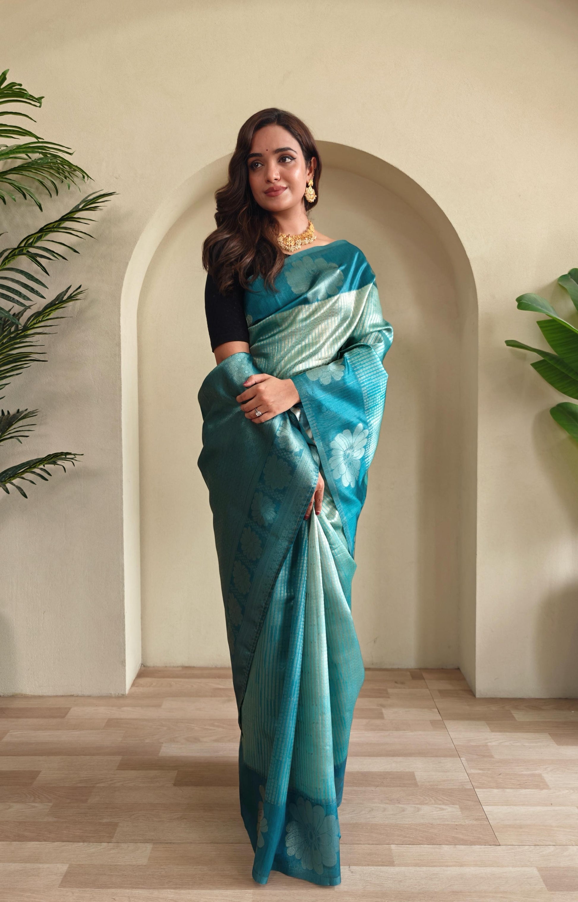 Hooriya fashions - Premium printed Silk weaving sarees