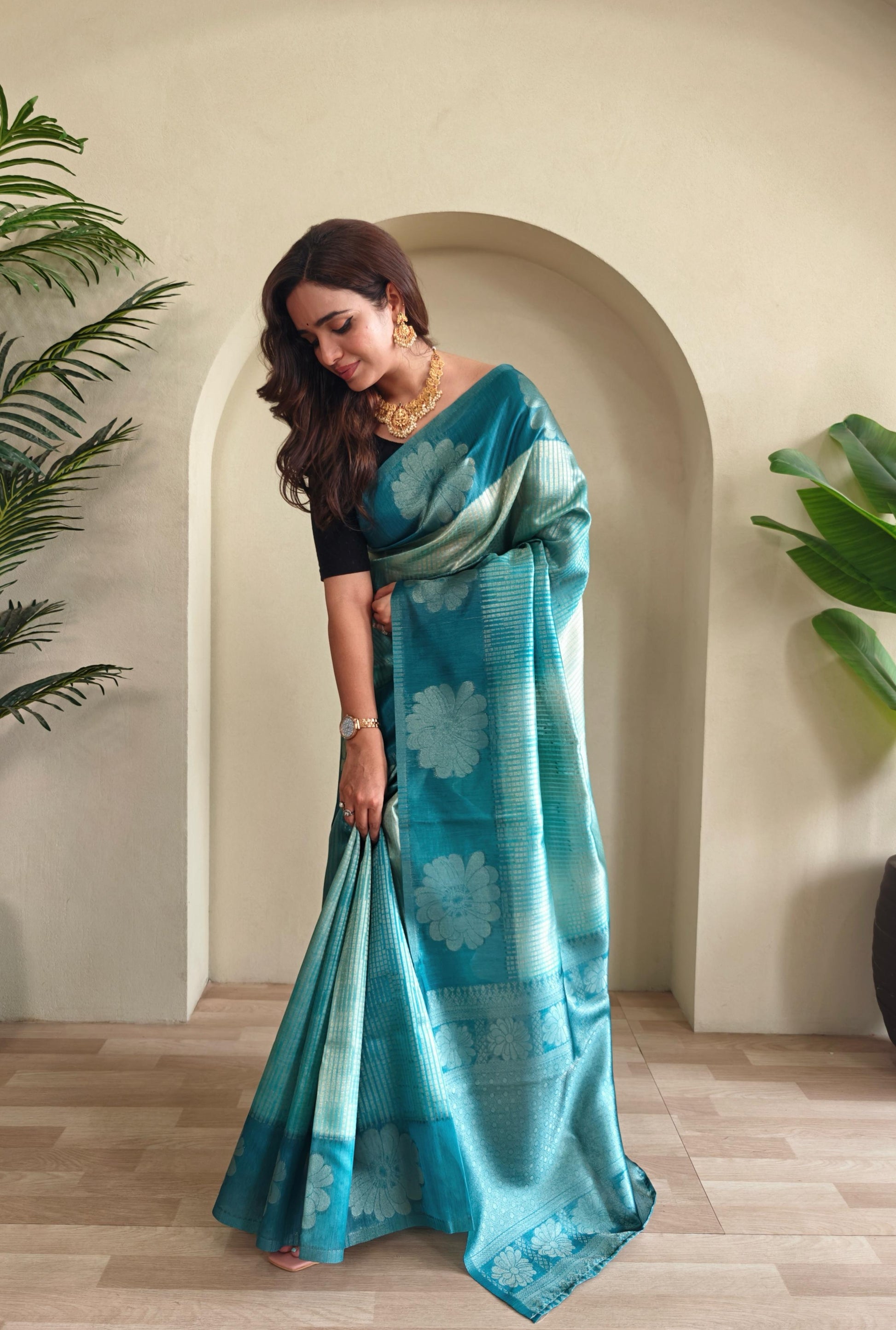 Hooriya fashions - Premium printed Silk weaving sarees