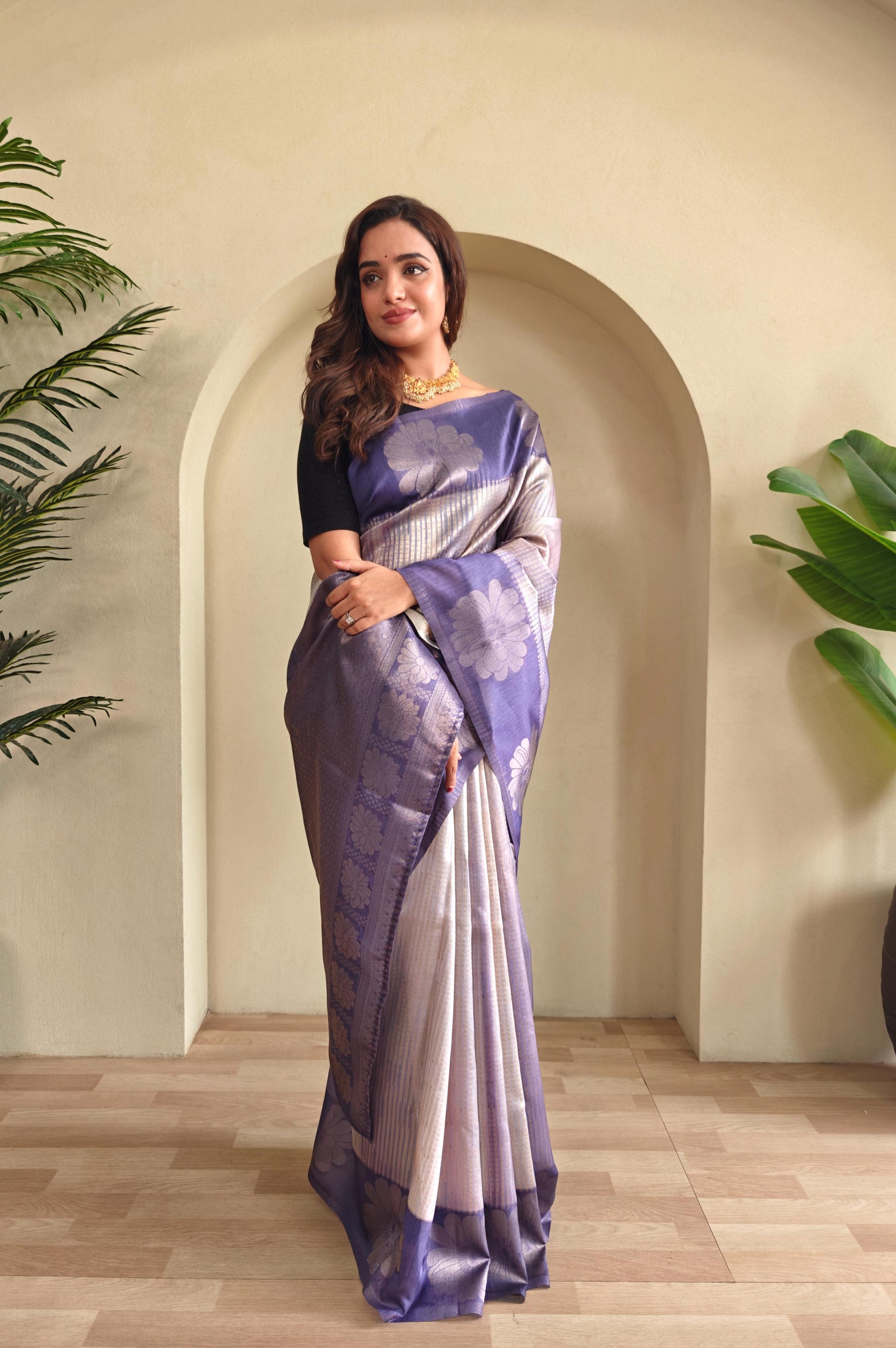 Hooriya fashions - Premium printed Silk weaving sarees