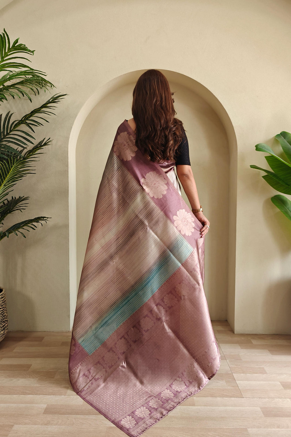 Hooriya fashions - Premium printed Silk weaving sarees