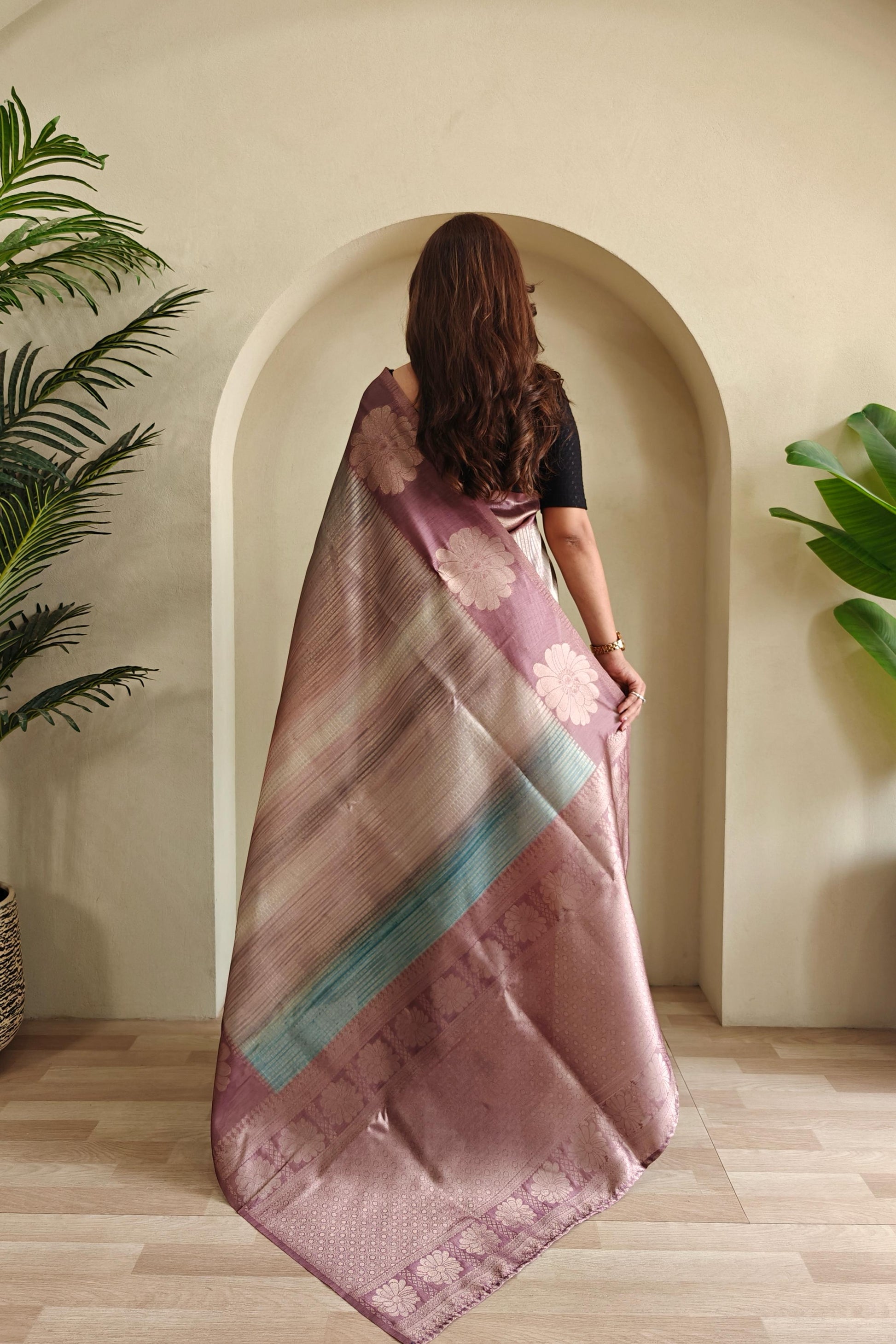 Hooriya fashions - Premium printed Silk weaving sarees