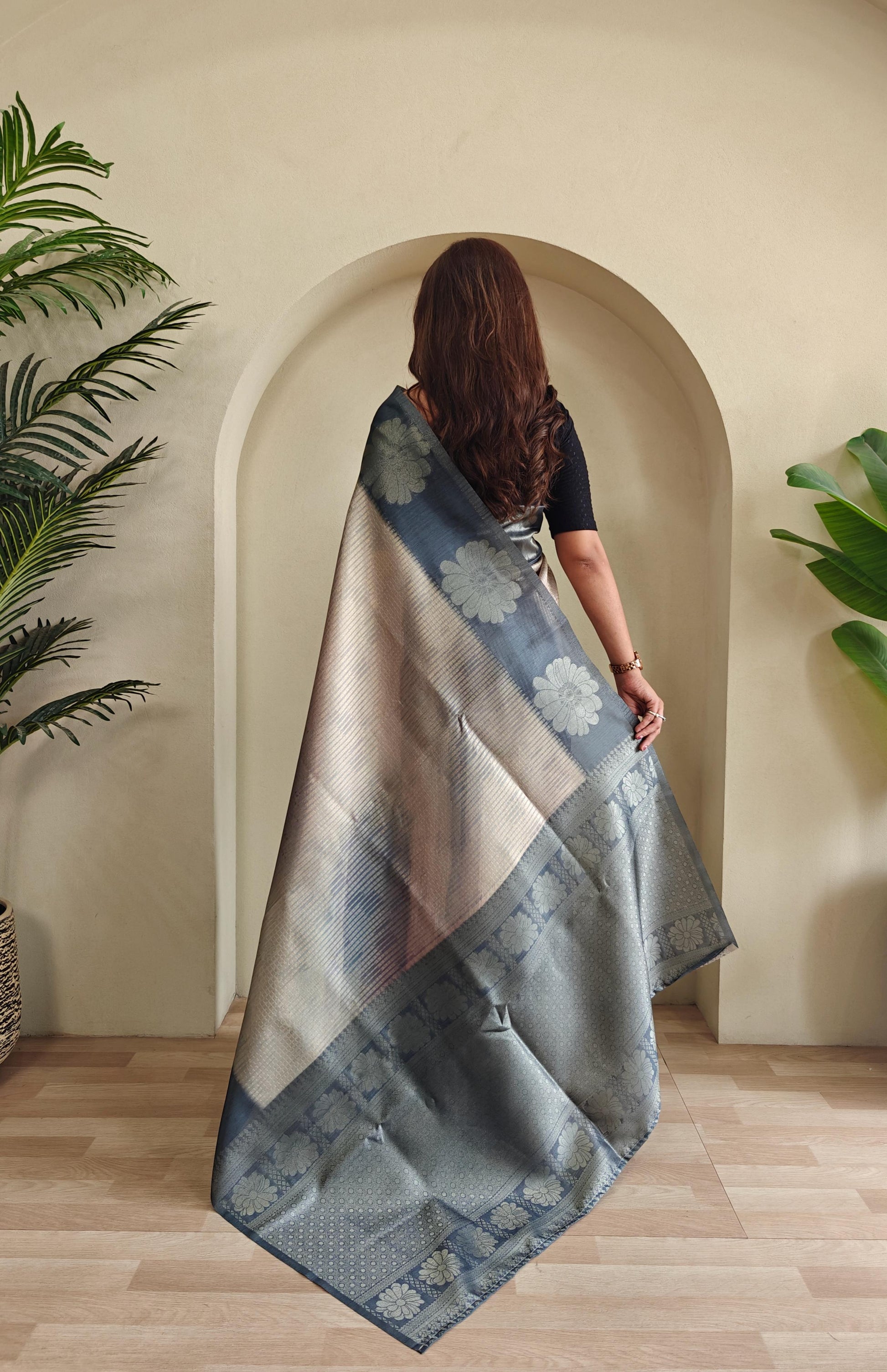Hooriya fashions - Premium printed Silk weaving sarees