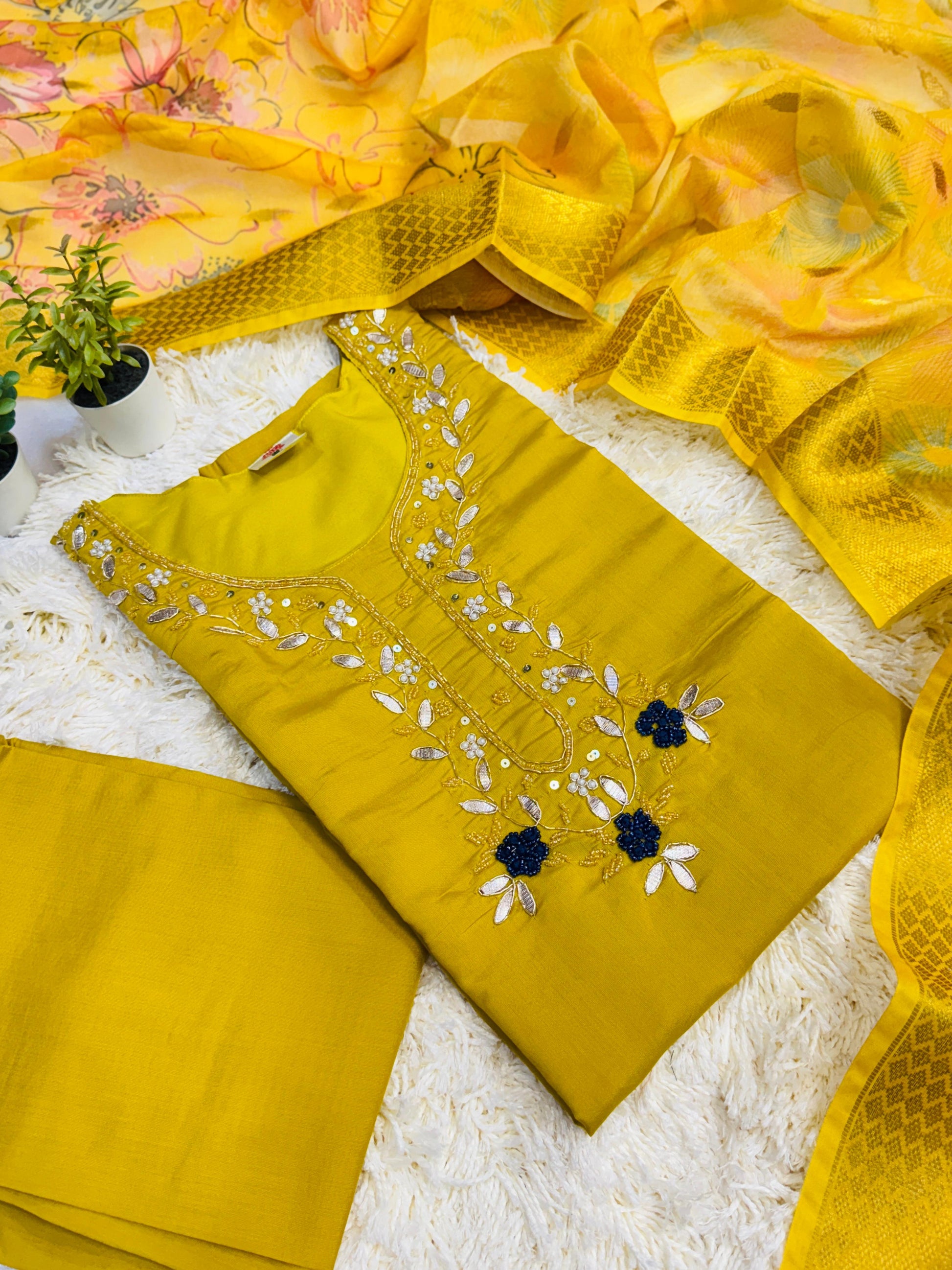 Hooriya fashions - Designers Kurti Pent Dupatta Set