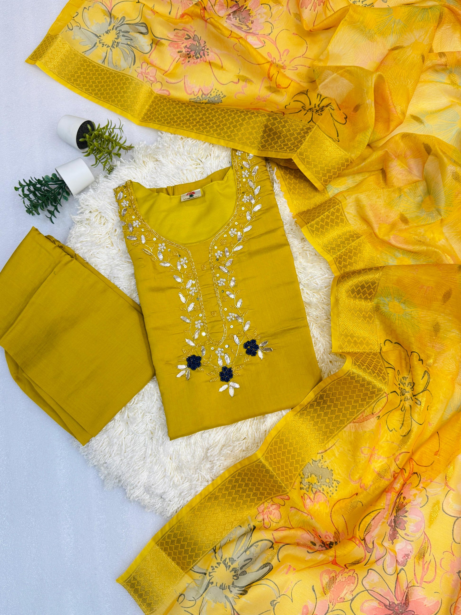 Hooriya fashions - Designers Kurti Pent Dupatta Set