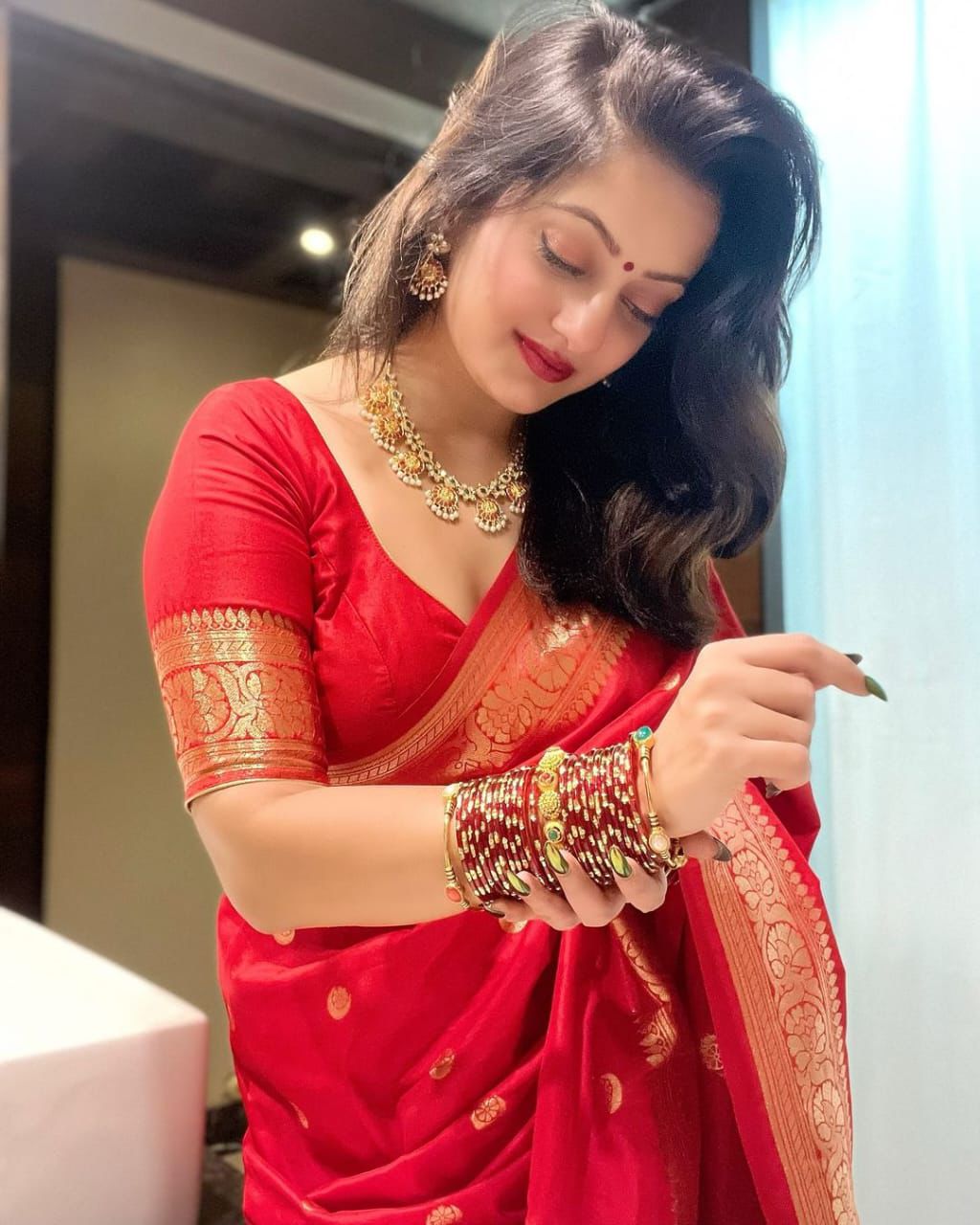 Hooriya fashions - Soft silk saree with Beautiful gold Zari design