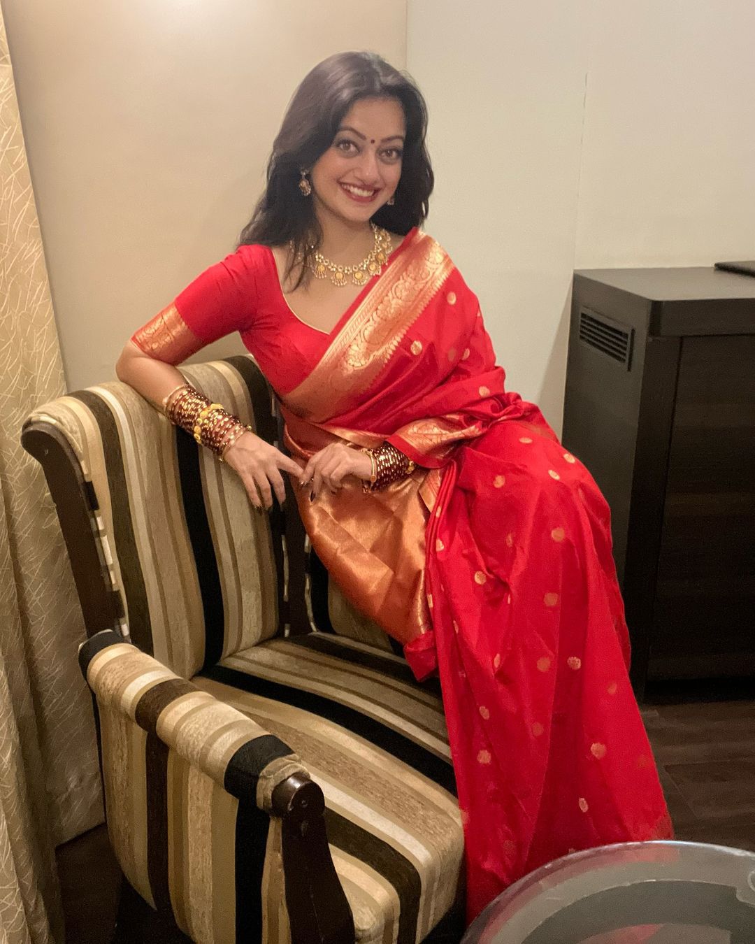 Hooriya fashions - Soft silk saree with Beautiful gold Zari design