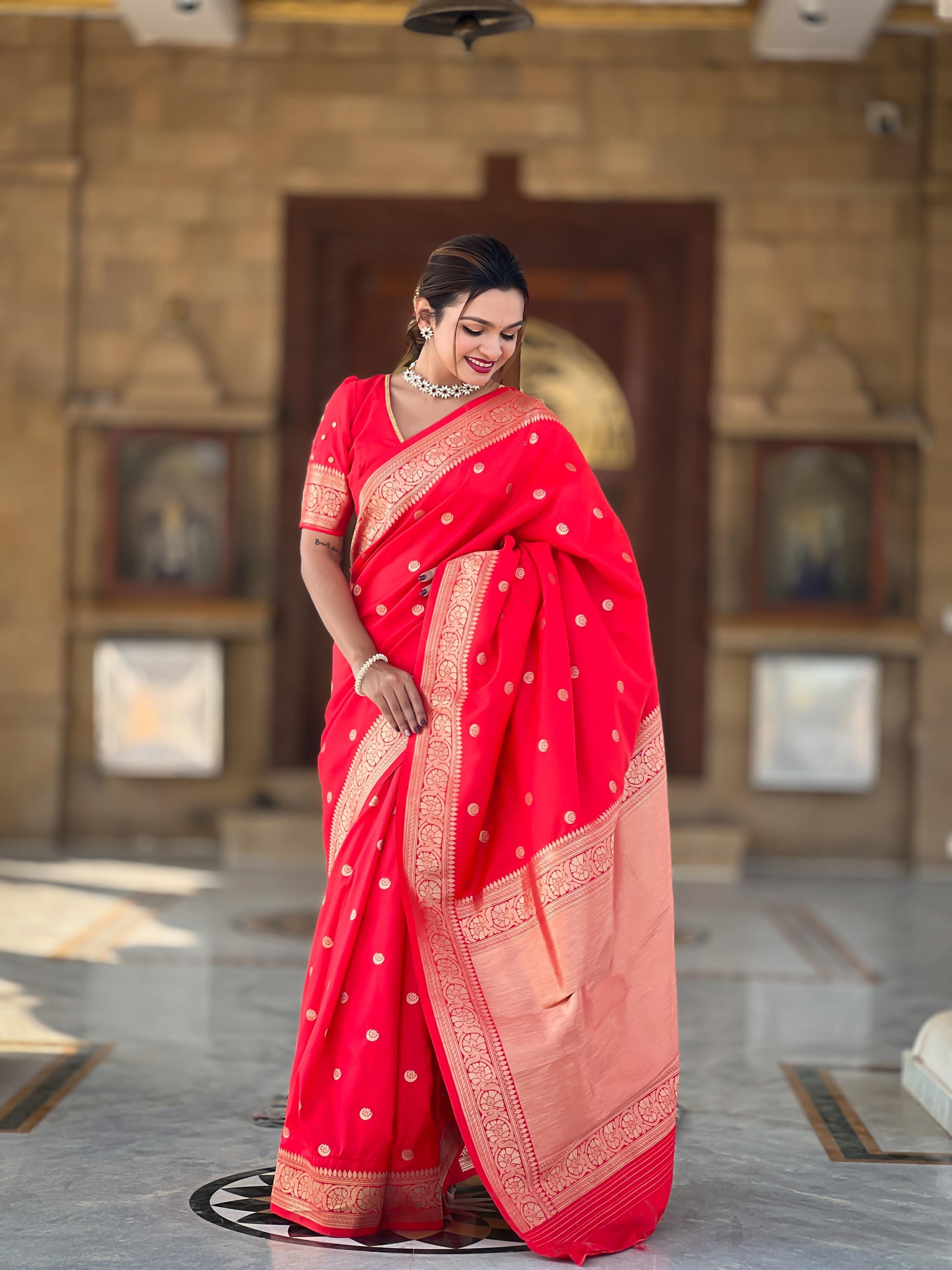 Hooriya fashions - Soft silk saree with Beautiful gold Zari design