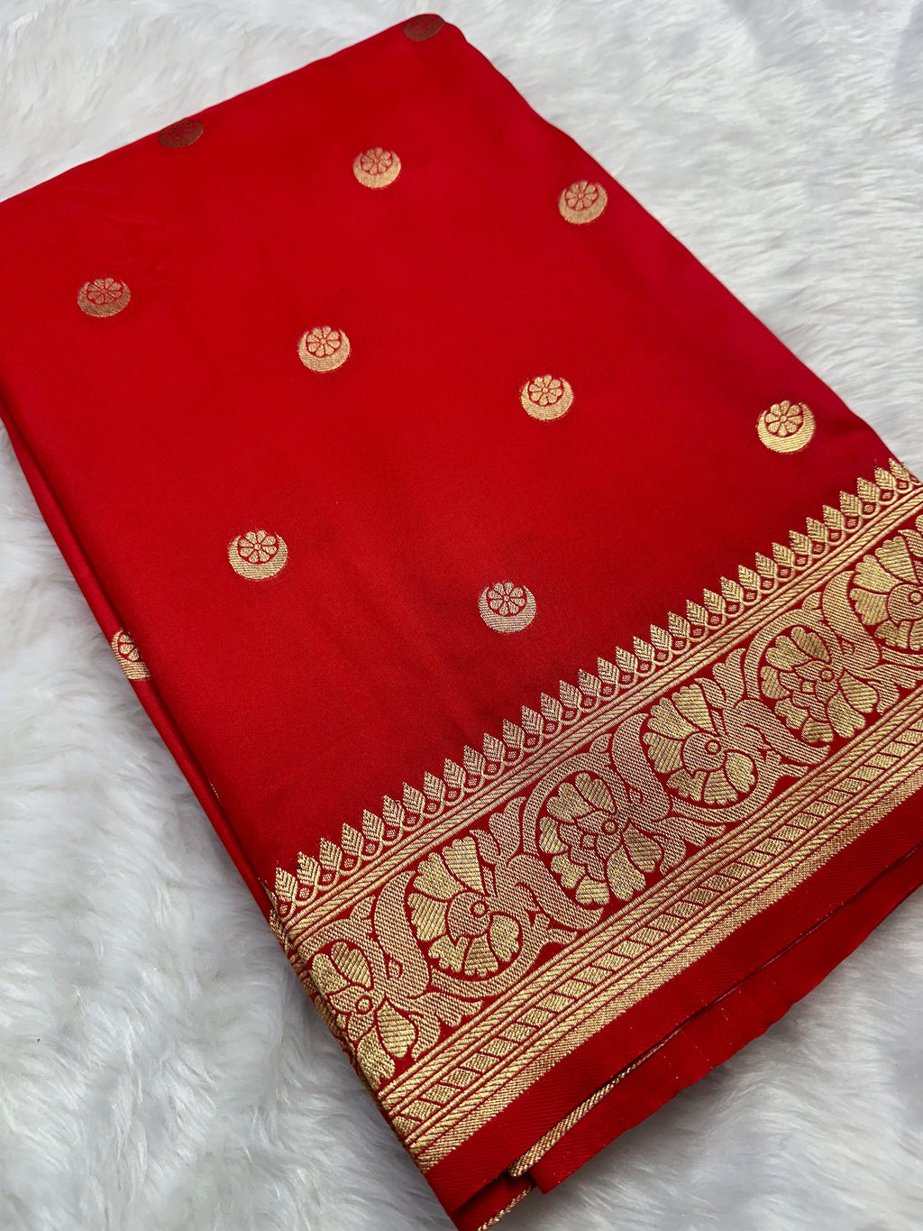 Hooriya fashions - Soft silk saree with Beautiful gold Zari design