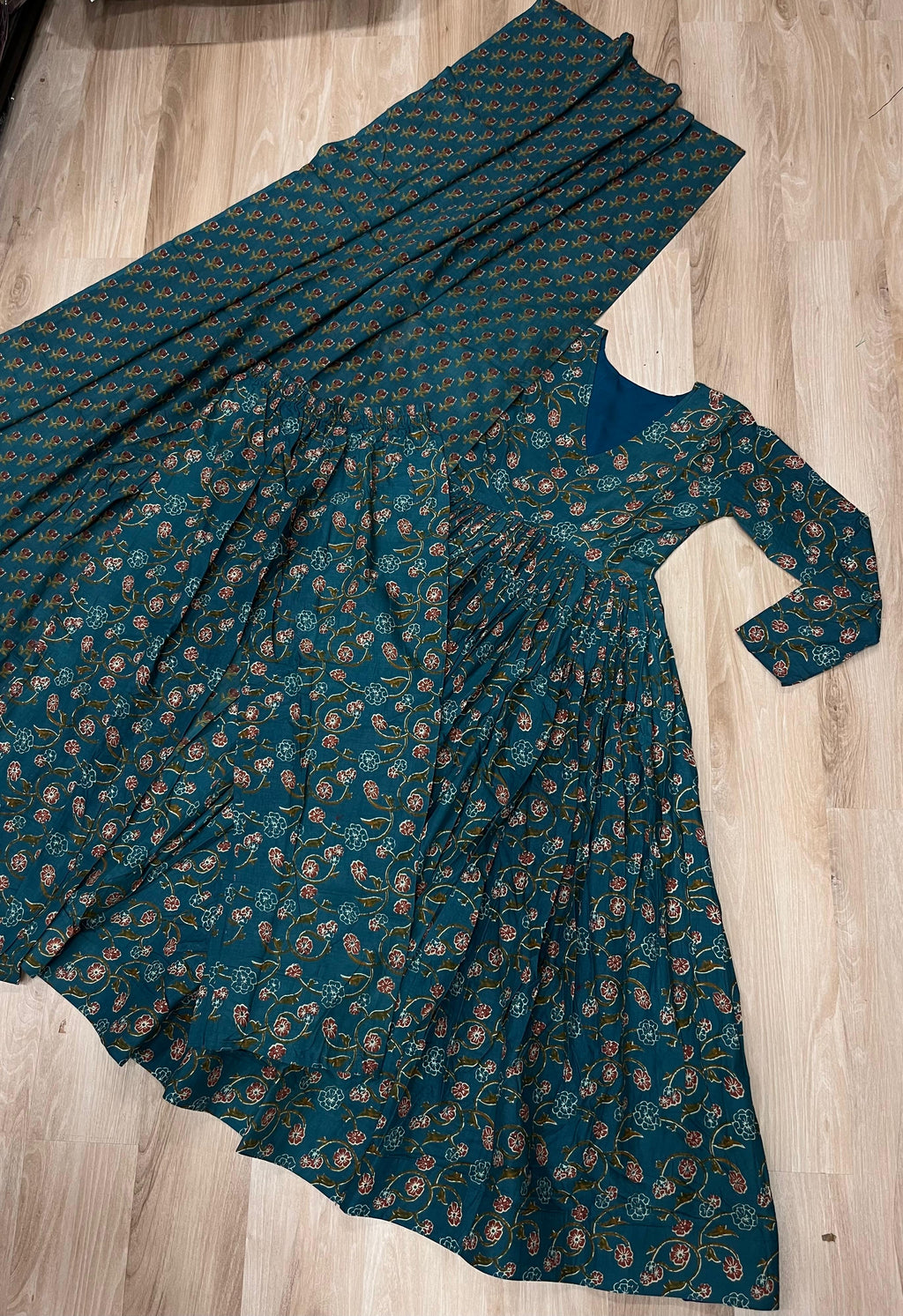 Hooriya fashions - Pure cotton dupattaset with pants.
