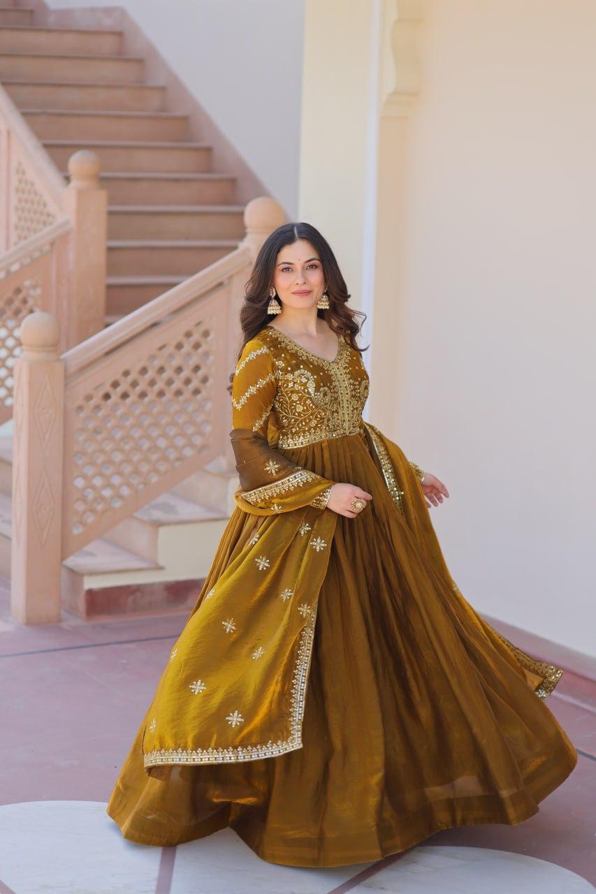 Hooriya fashions - Fendy Fabric With Zari &amp; Sequins Embroidered work suits