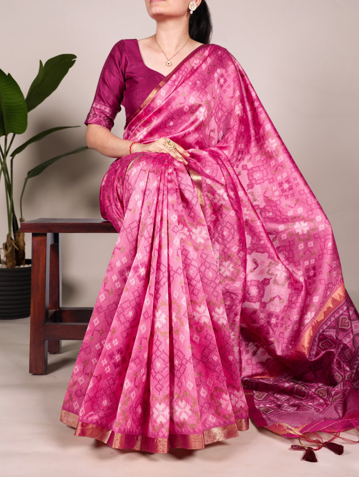 Hooriya Fashions - jacquard Silk Saree