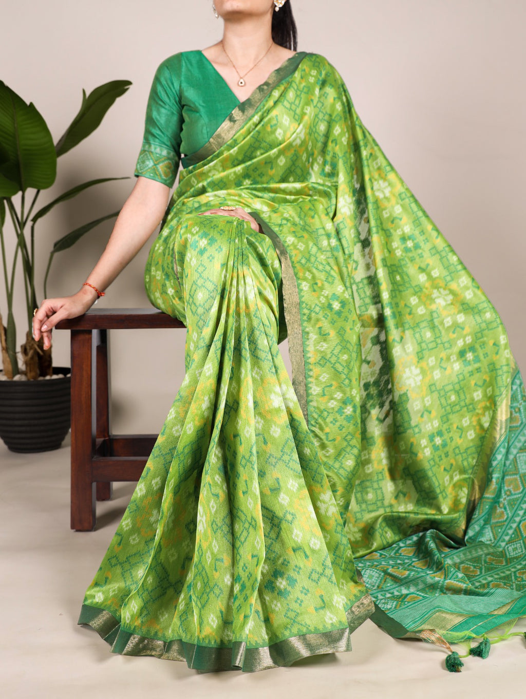 Hooriya Fashions - jacquard Silk Saree