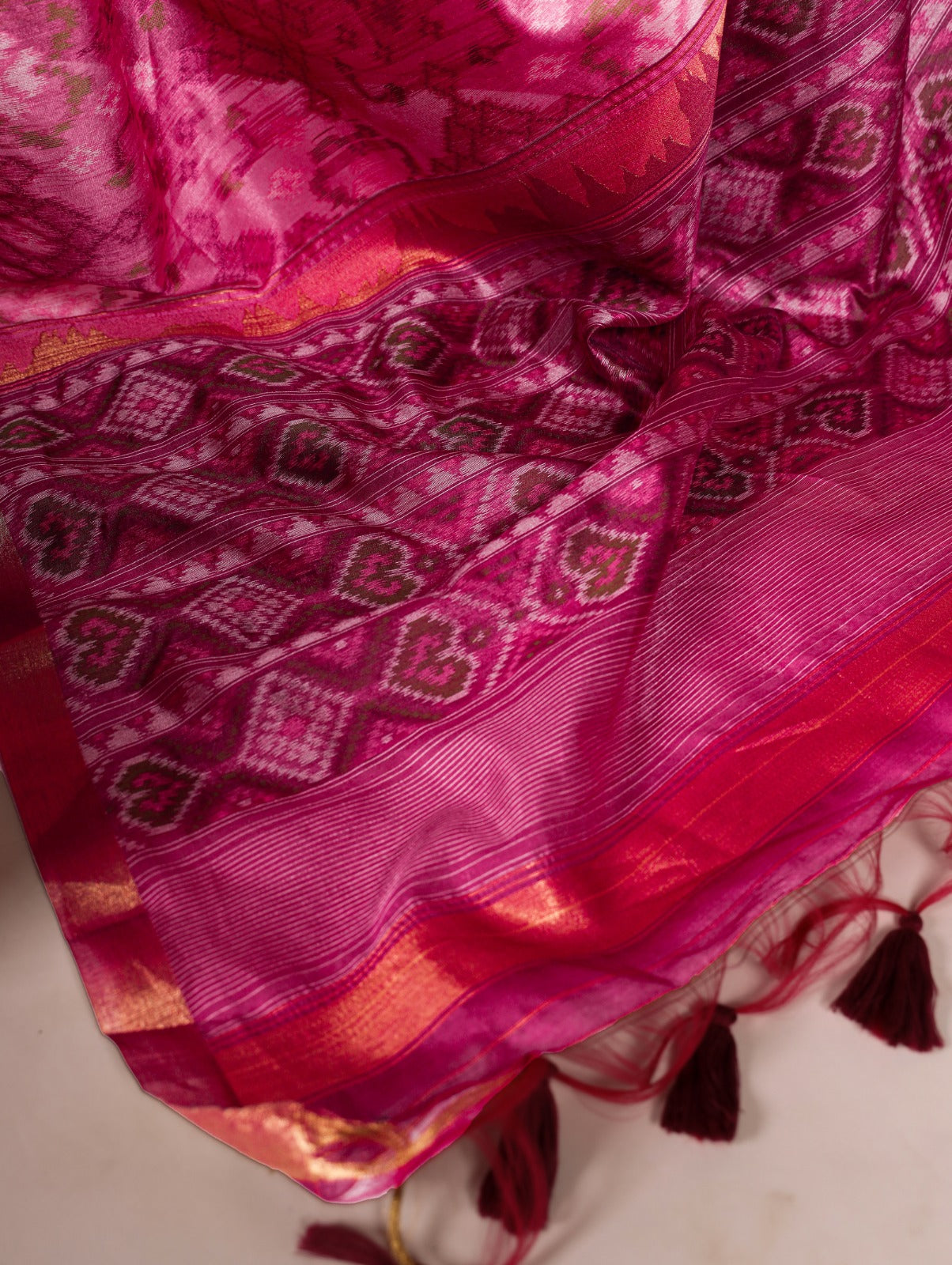 Hooriya Fashions - jacquard Silk Saree