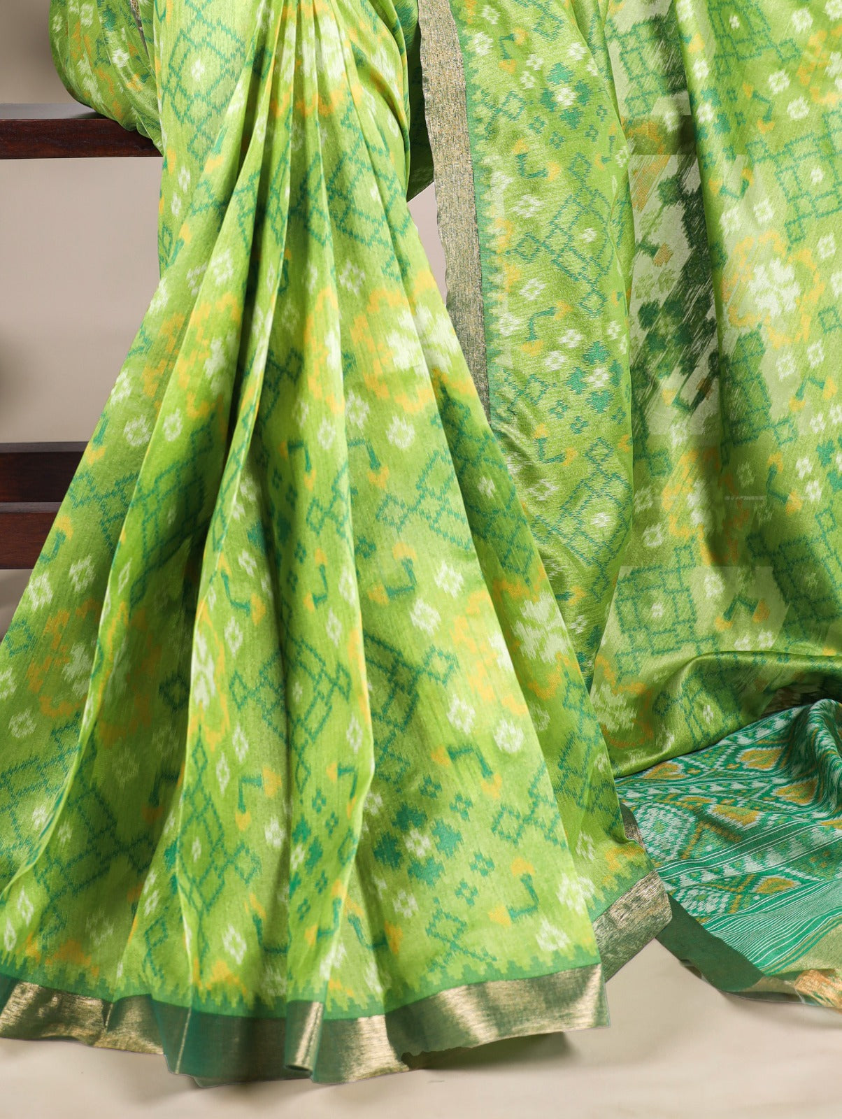 Hooriya Fashions - jacquard Silk Saree