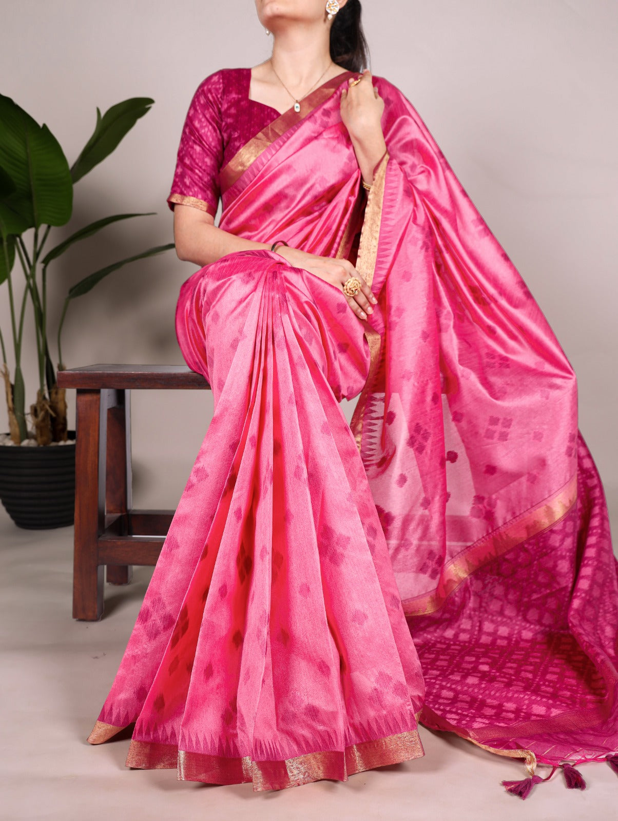 Hooriya Fashions - Jacquard Silk Saree.
