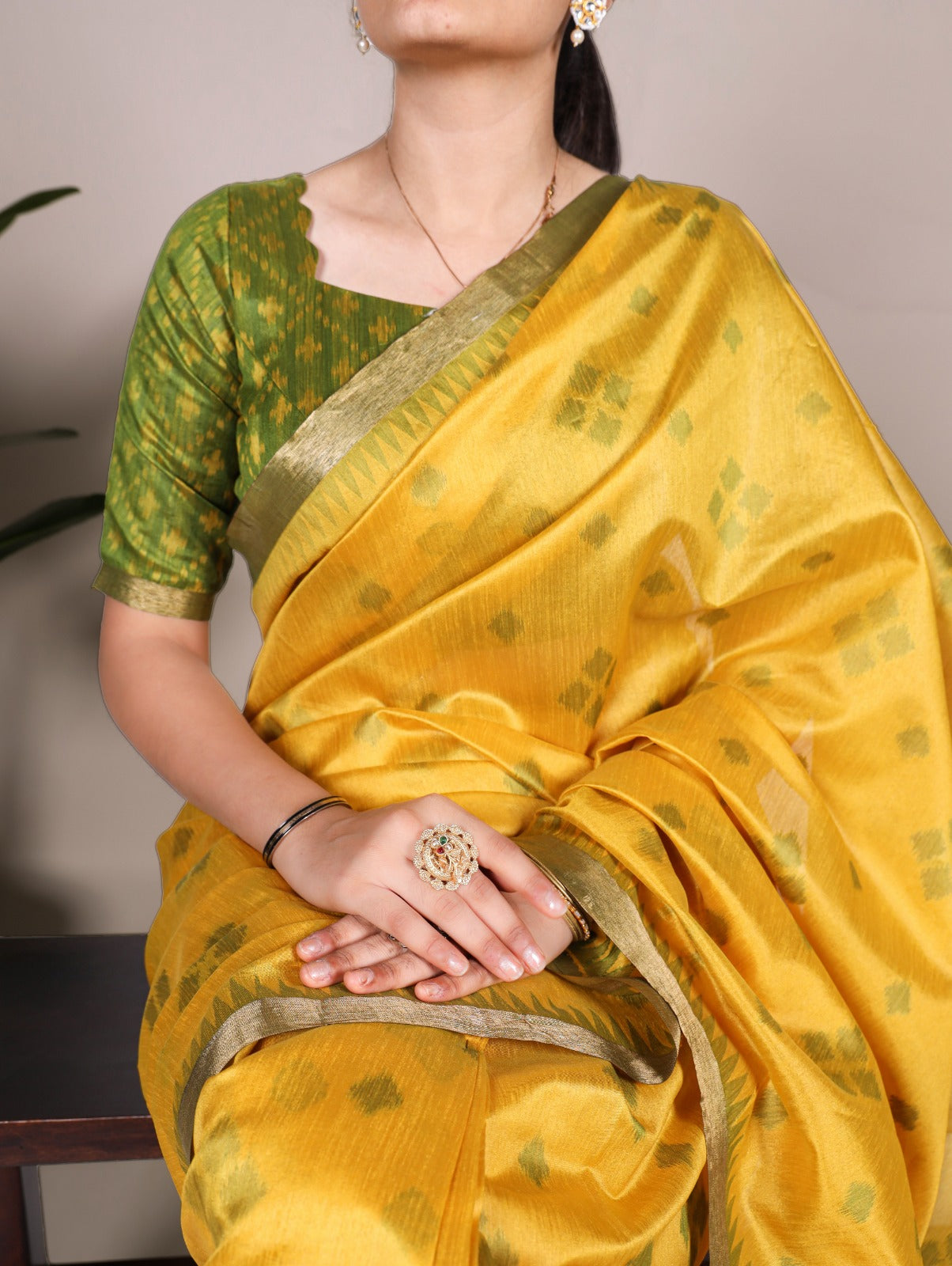 Hooriya Fashions - Jacquard Silk Saree.