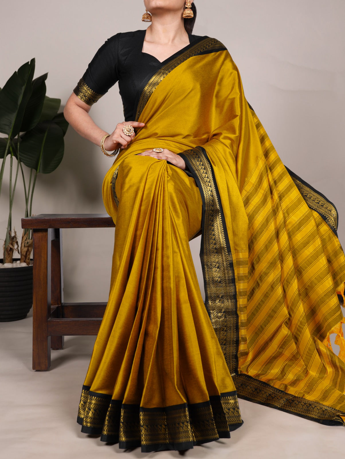 Hooriya Fashions - Aura Silk Sarees