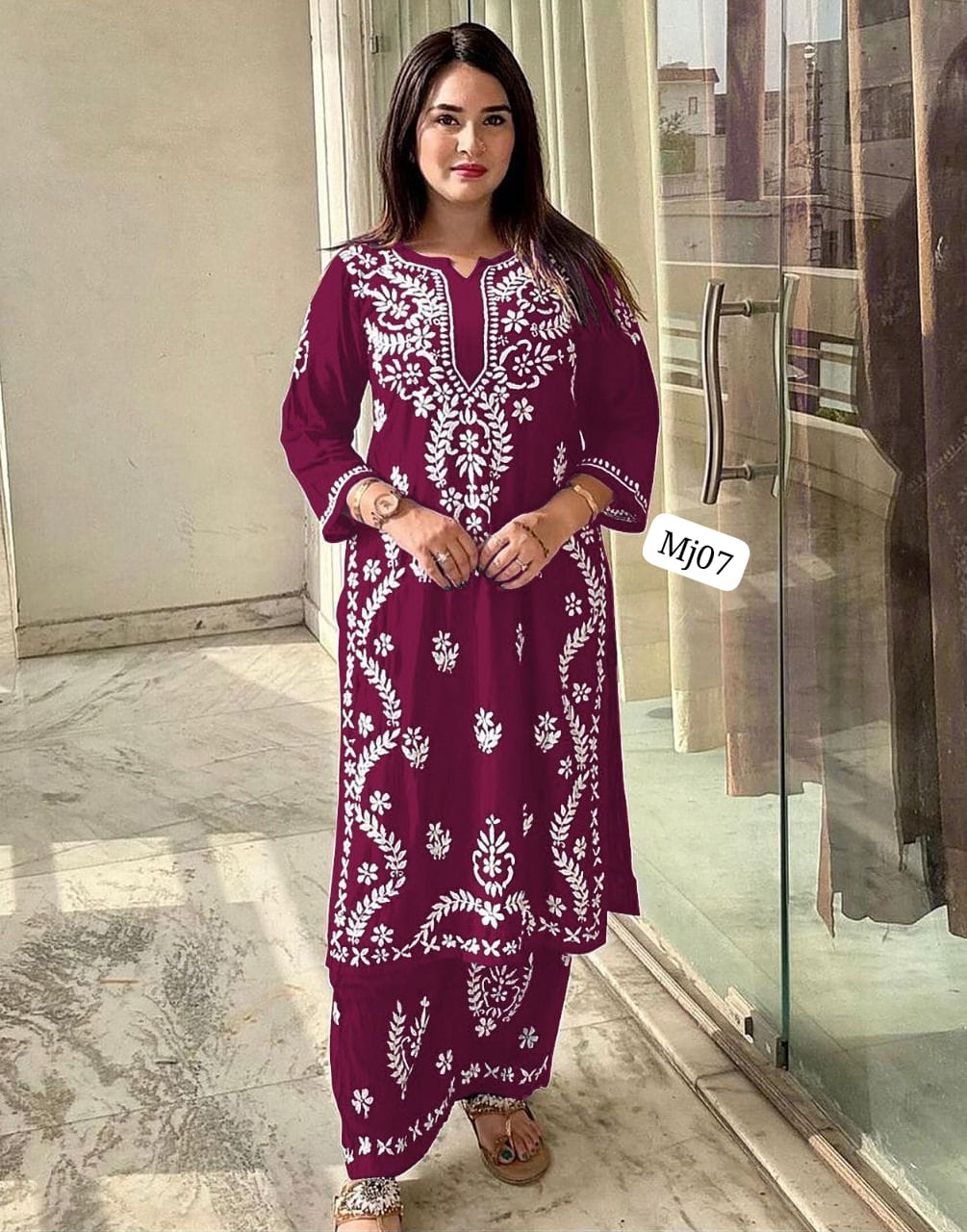 Hooriya Fashions - PURE REYON FABRIC WID LAKHNAVI STYLE WORK KURTI.