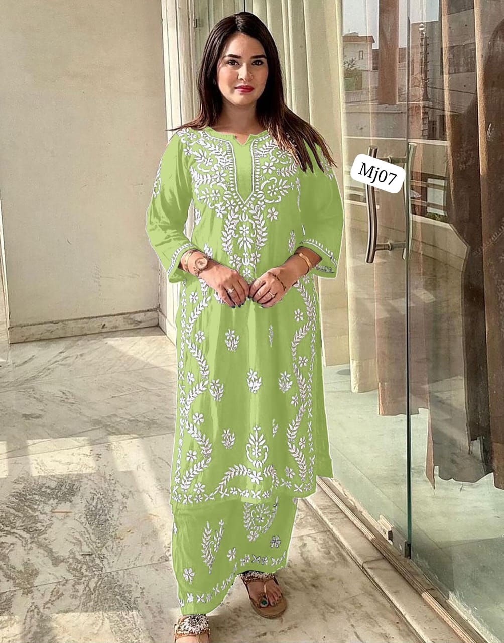 Hooriya Fashions - PURE REYON FABRIC WID LAKHNAVI STYLE WORK KURTI.