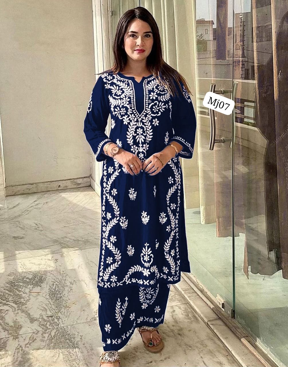 Hooriya Fashions - PURE REYON FABRIC WID LAKHNAVI STYLE WORK KURTI.