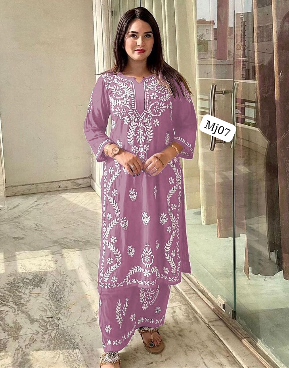 Hooriya Fashions - PURE REYON FABRIC WID LAKHNAVI STYLE WORK KURTI.