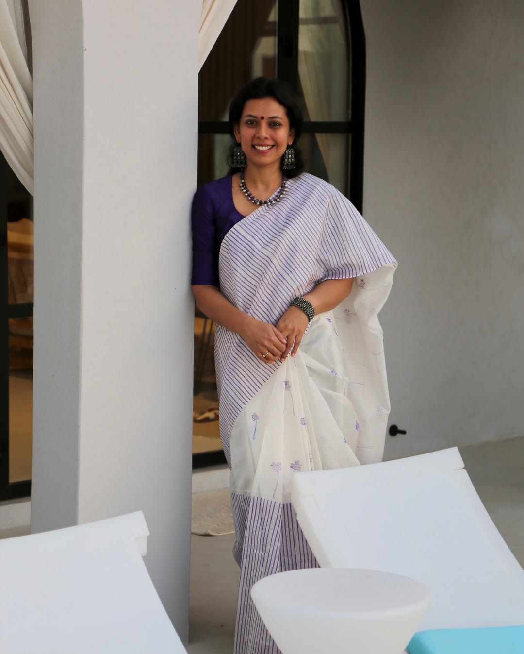 Hooriya fashions - White colour Digital printed linen saree