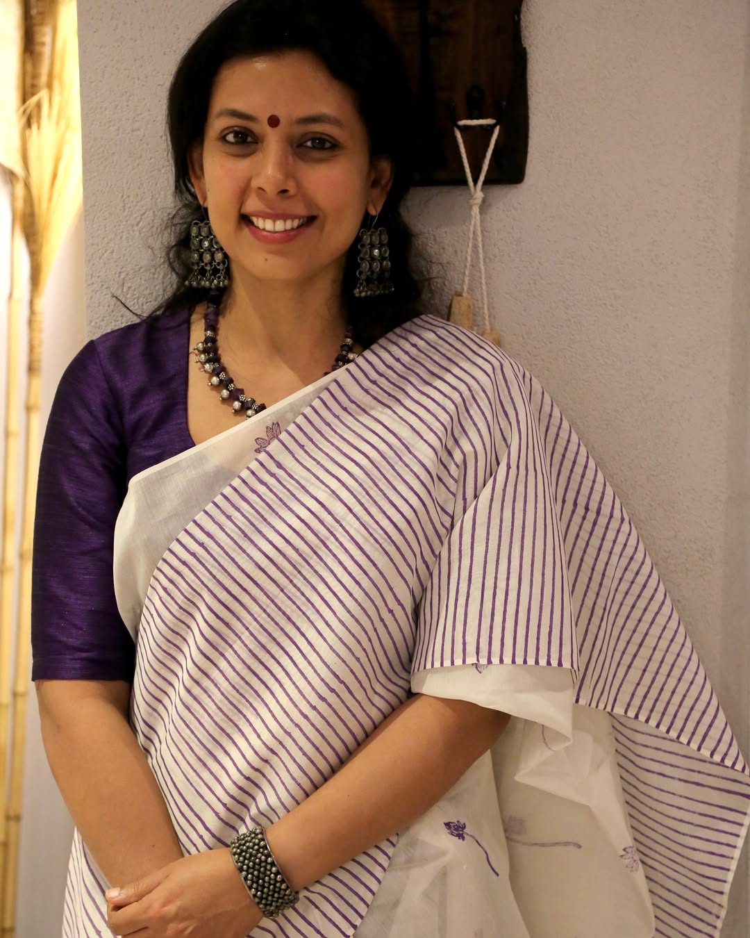 Hooriya fashions - White colour Digital printed linen saree