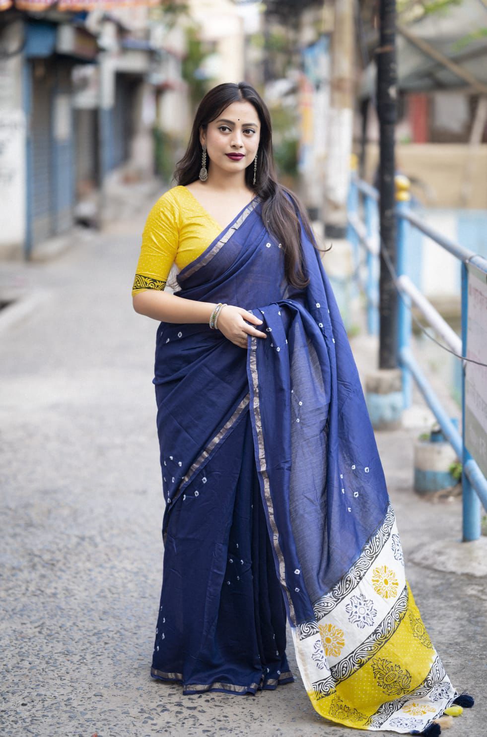 Hooriya fashions - New premium hand she bandani with blovk print saree.