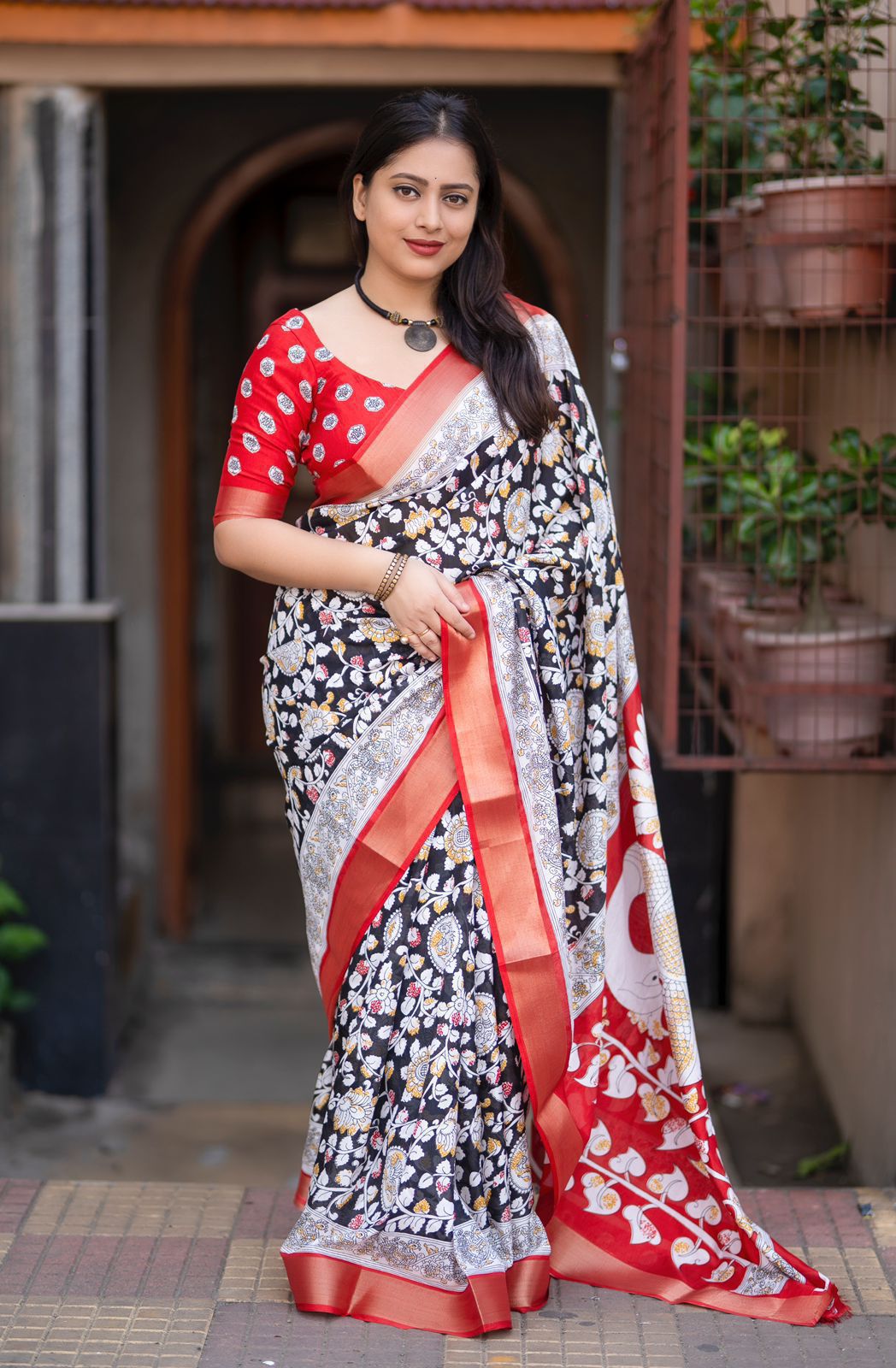 Hooriya Fashions - Fancy kalamkari printed saree.