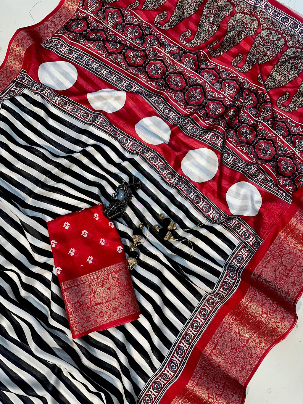 Hooriya Fashions - Soft Dola Saree.