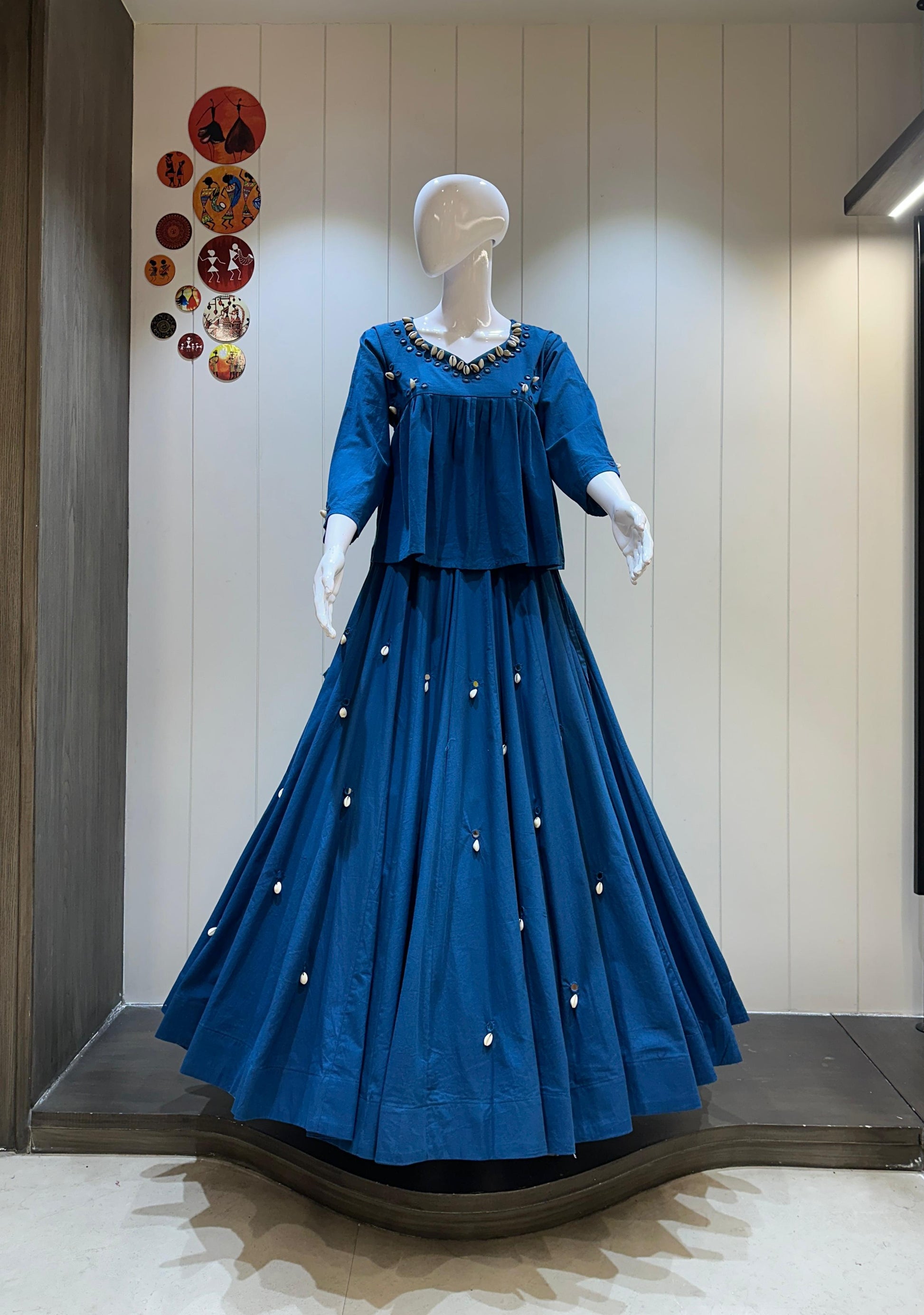 Hooriya Fashions - Heavy handwork in skirt and kediya