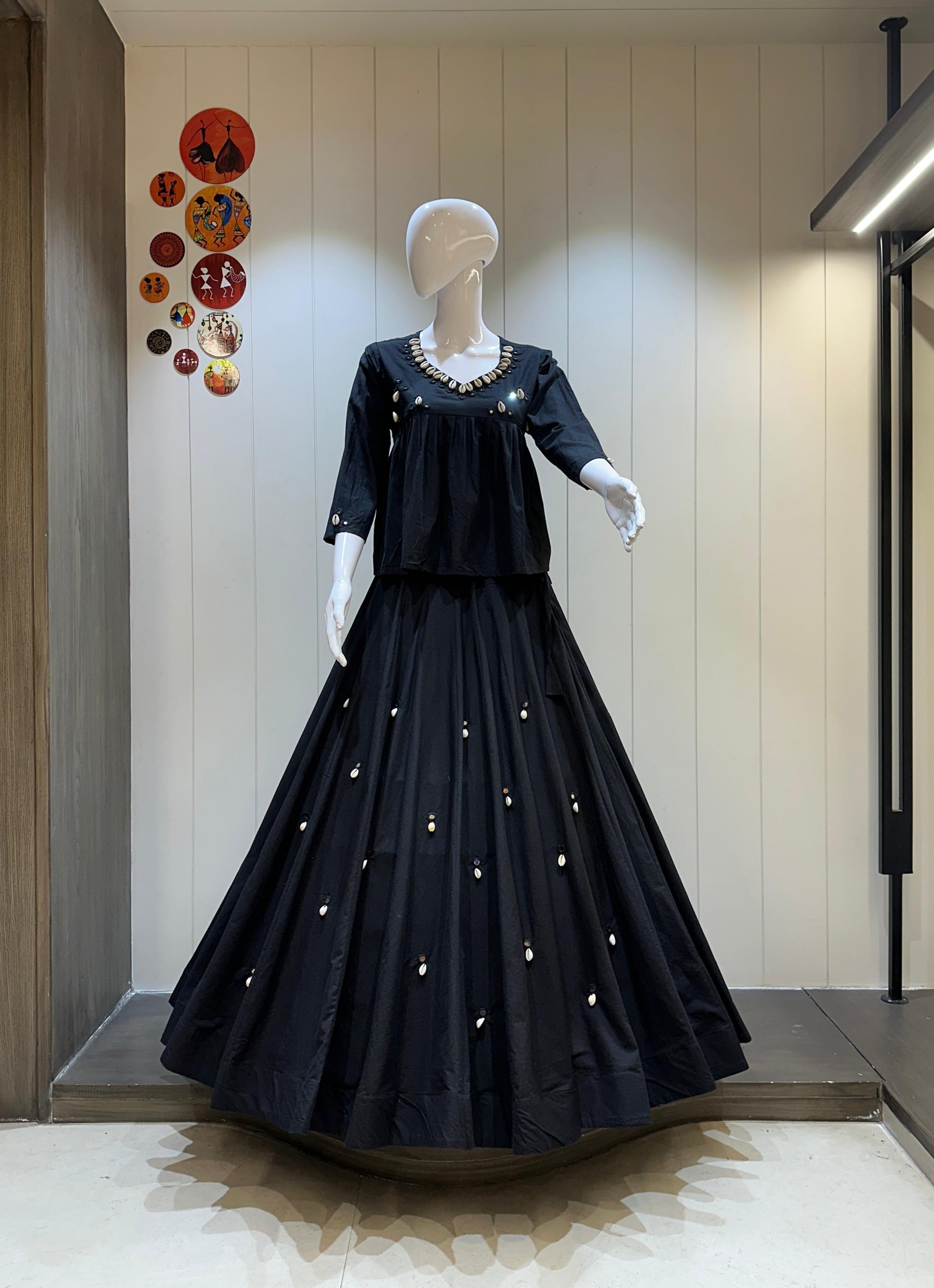 Hooriya Fashions - Heavy handwork in skirt and kediya