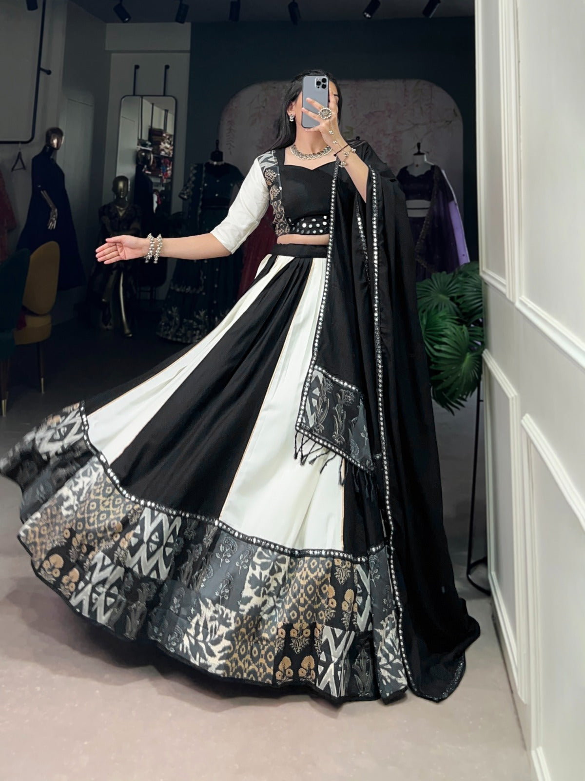 Hooriya Fashions - Lehenga Choli.
