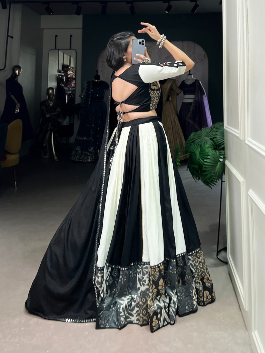 Hooriya Fashions - Lehenga Choli.