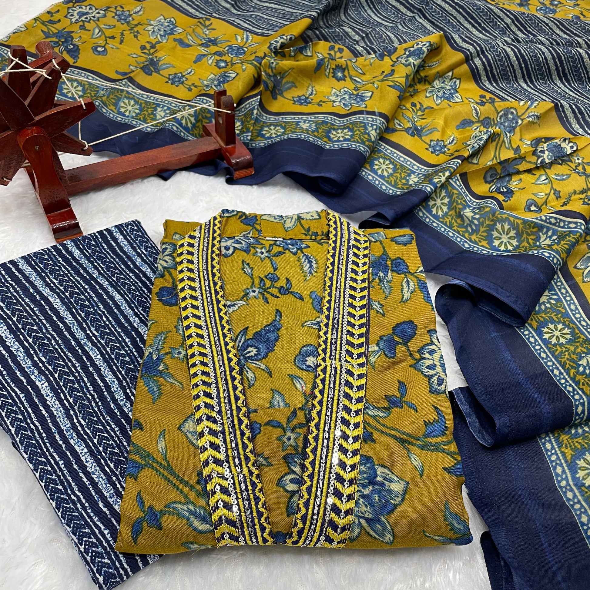 Hooriya fashions - Kurti pent Dupatta 3 pc Set