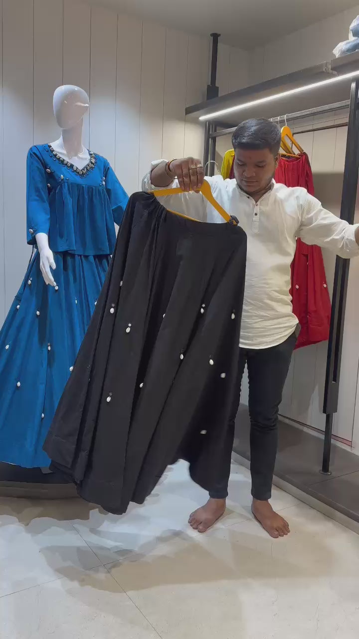 Hooriya Fashions - Heavy handwork in skirt and kediya