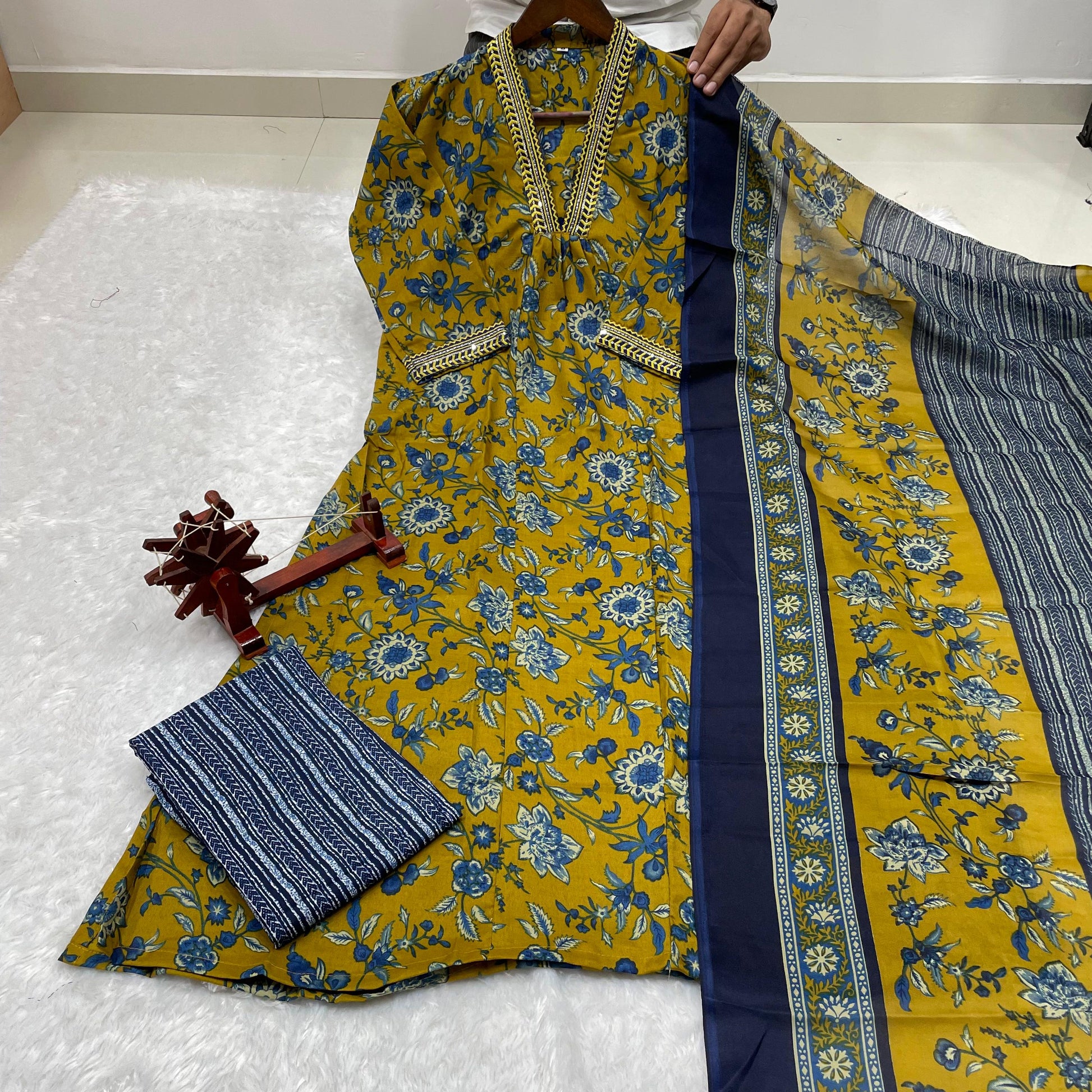 Hooriya fashions - Kurti pent Dupatta 3 pc Set