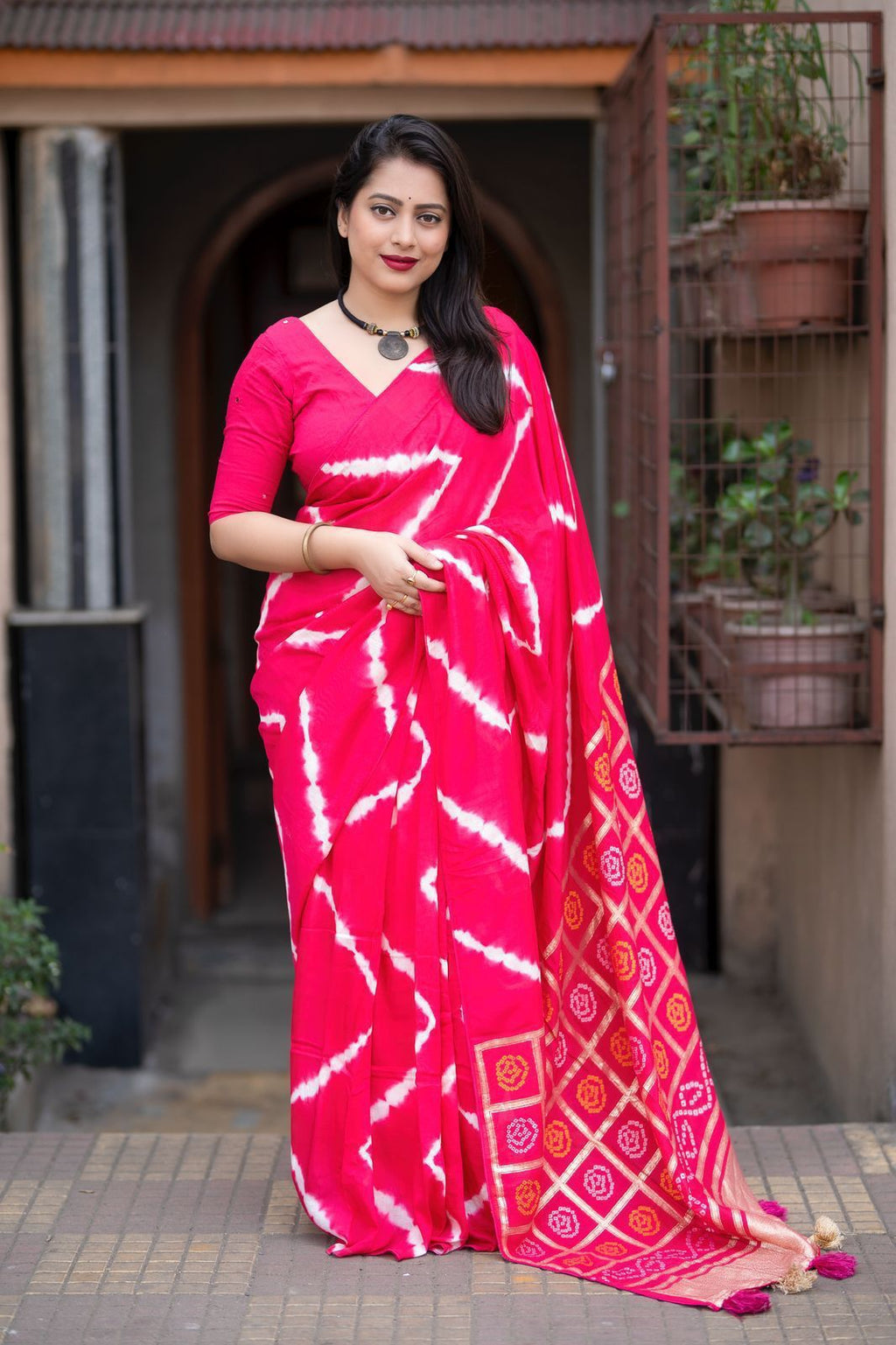 Hooriya Fashions - New supery designed traditional bhandani leheriya saree.